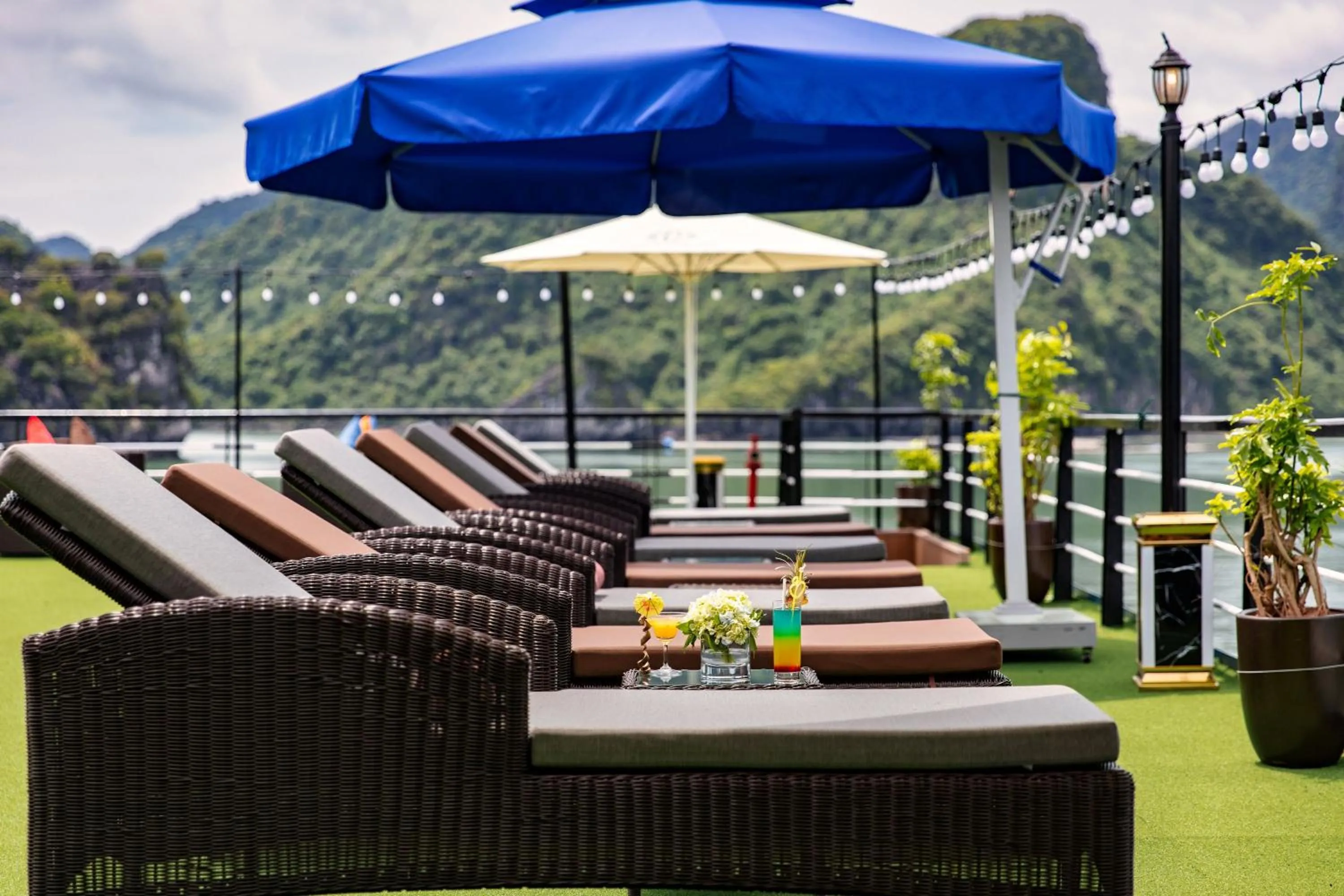 Seating area in Doris Cruise by HAG