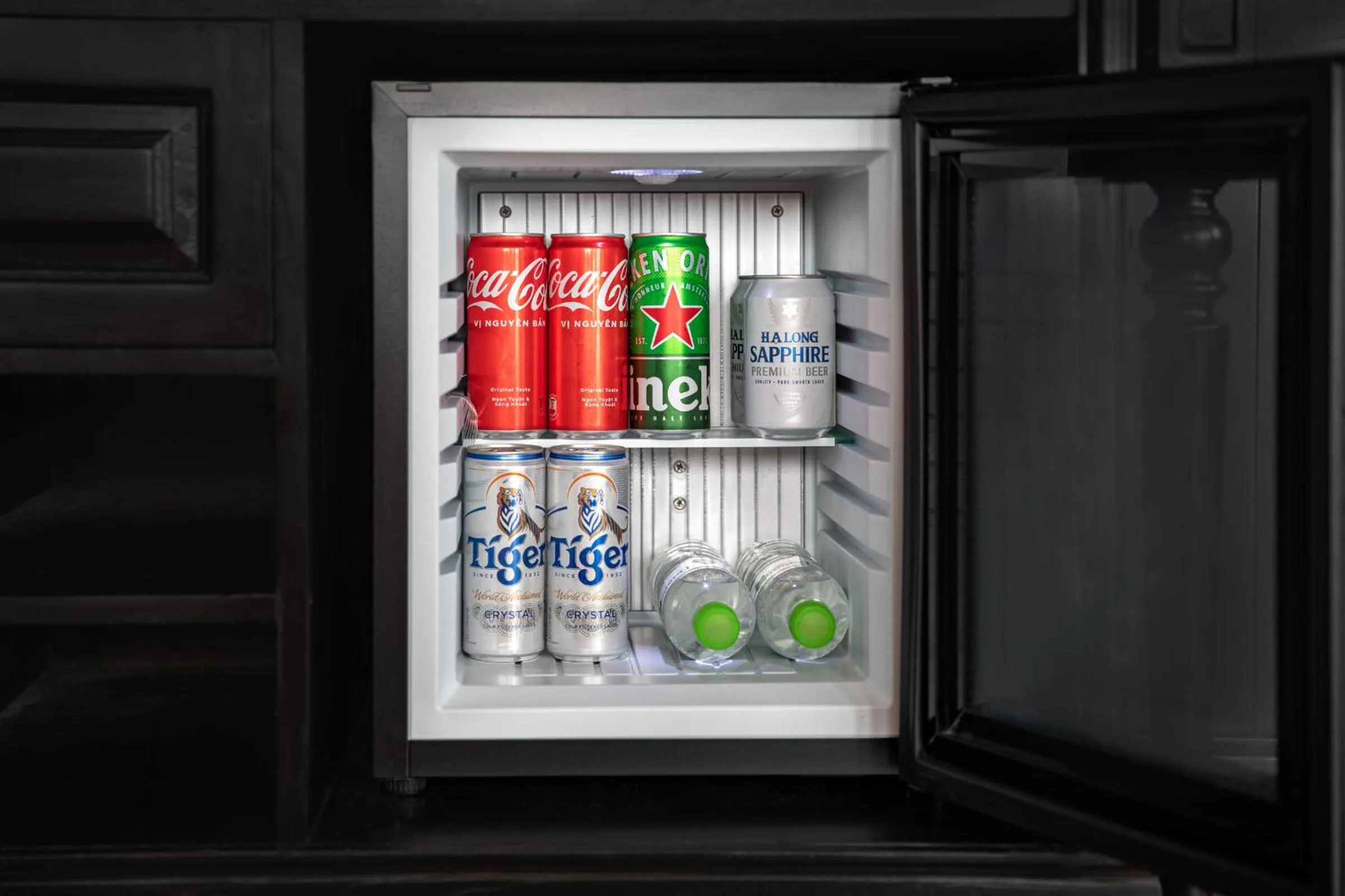 Drinks in Doris Cruise by HAG