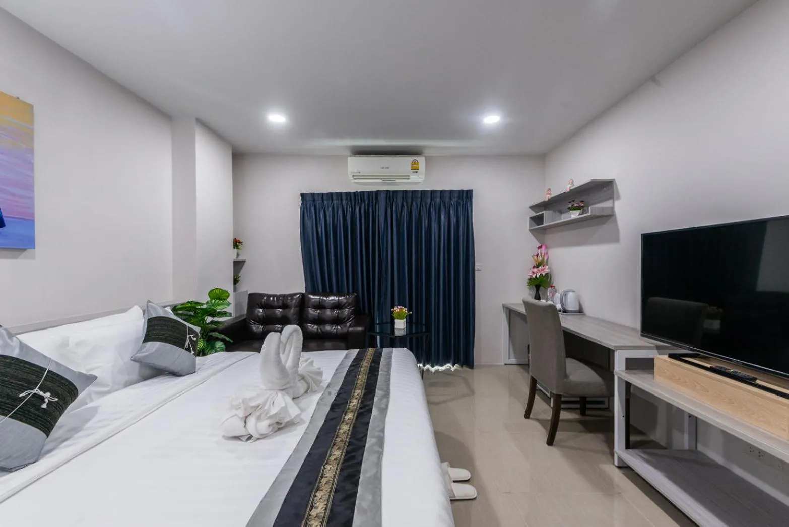 Photo of the whole room, Bed in Aurora Suvarnabhumi
