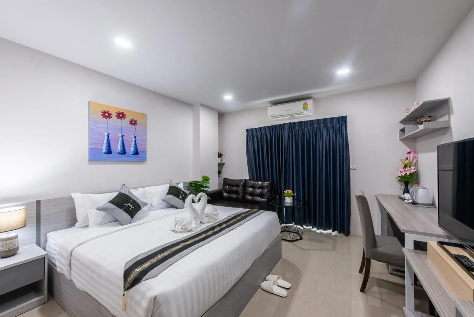 Photo of the whole room, Bed in Aurora Suvarnabhumi