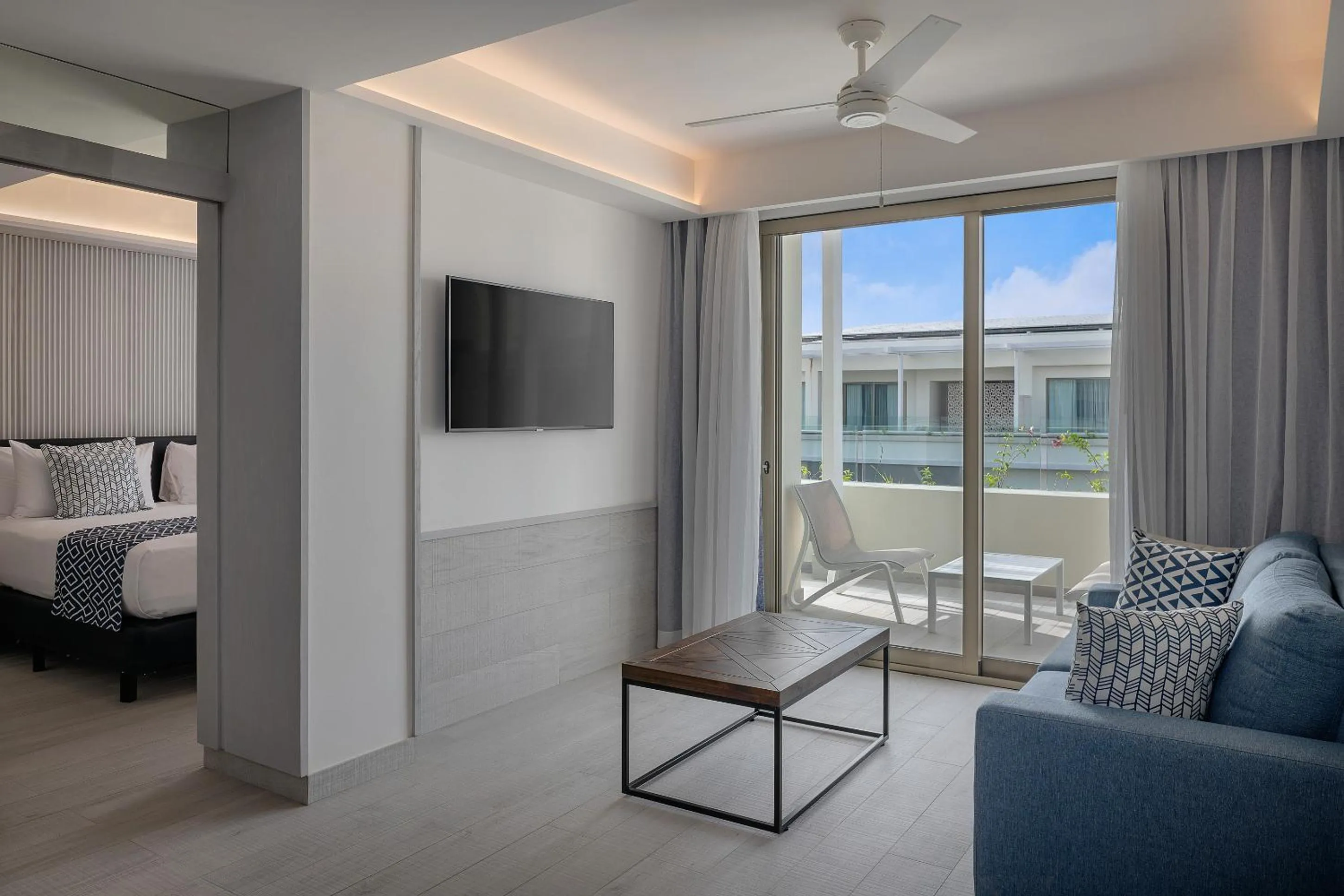 Living room, Bed in Catalonia Grand Costa Mujeres All Suites & Spa - All Inclusive