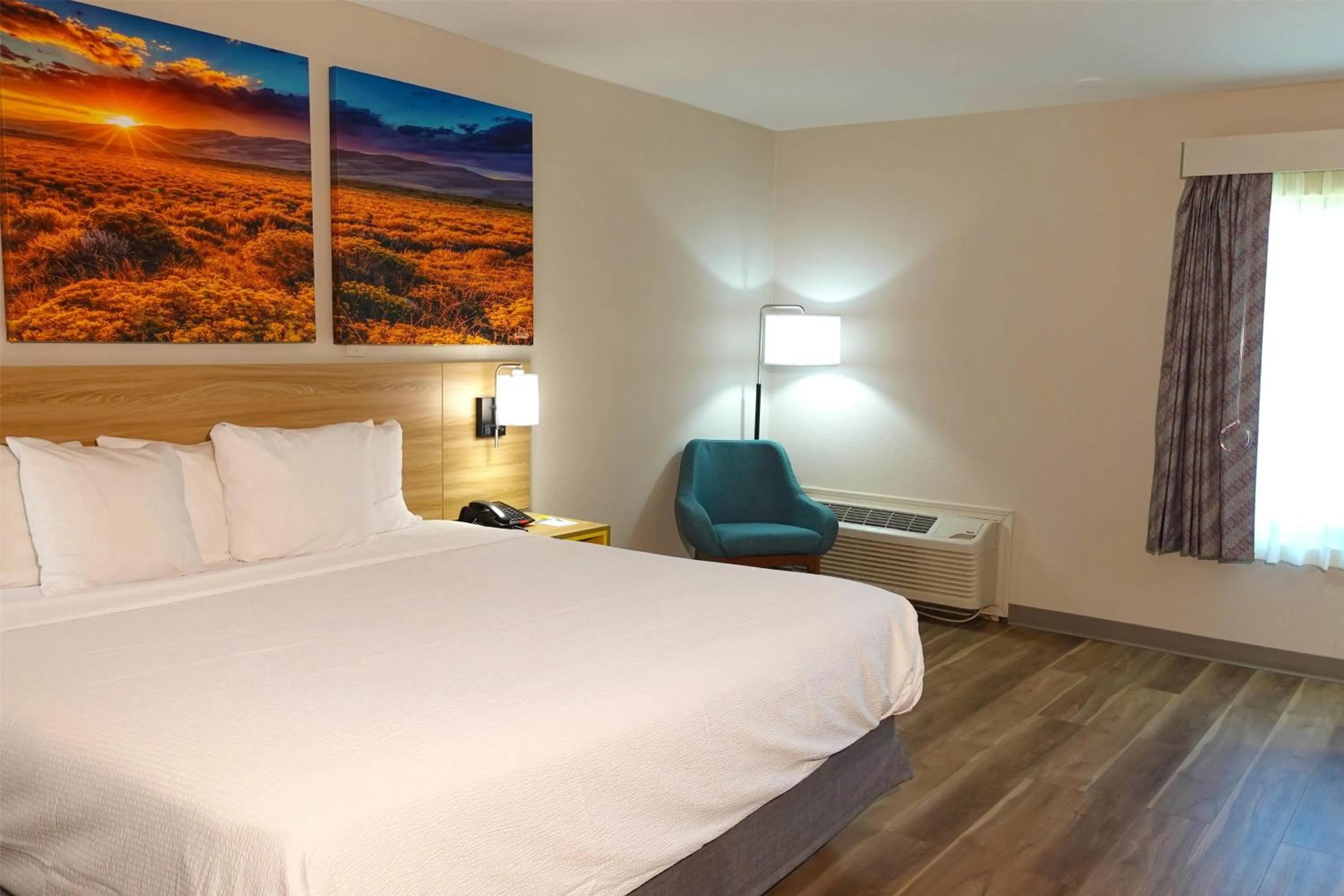 Photo of the whole room, Bed in Days Inn by Wyndham Norman