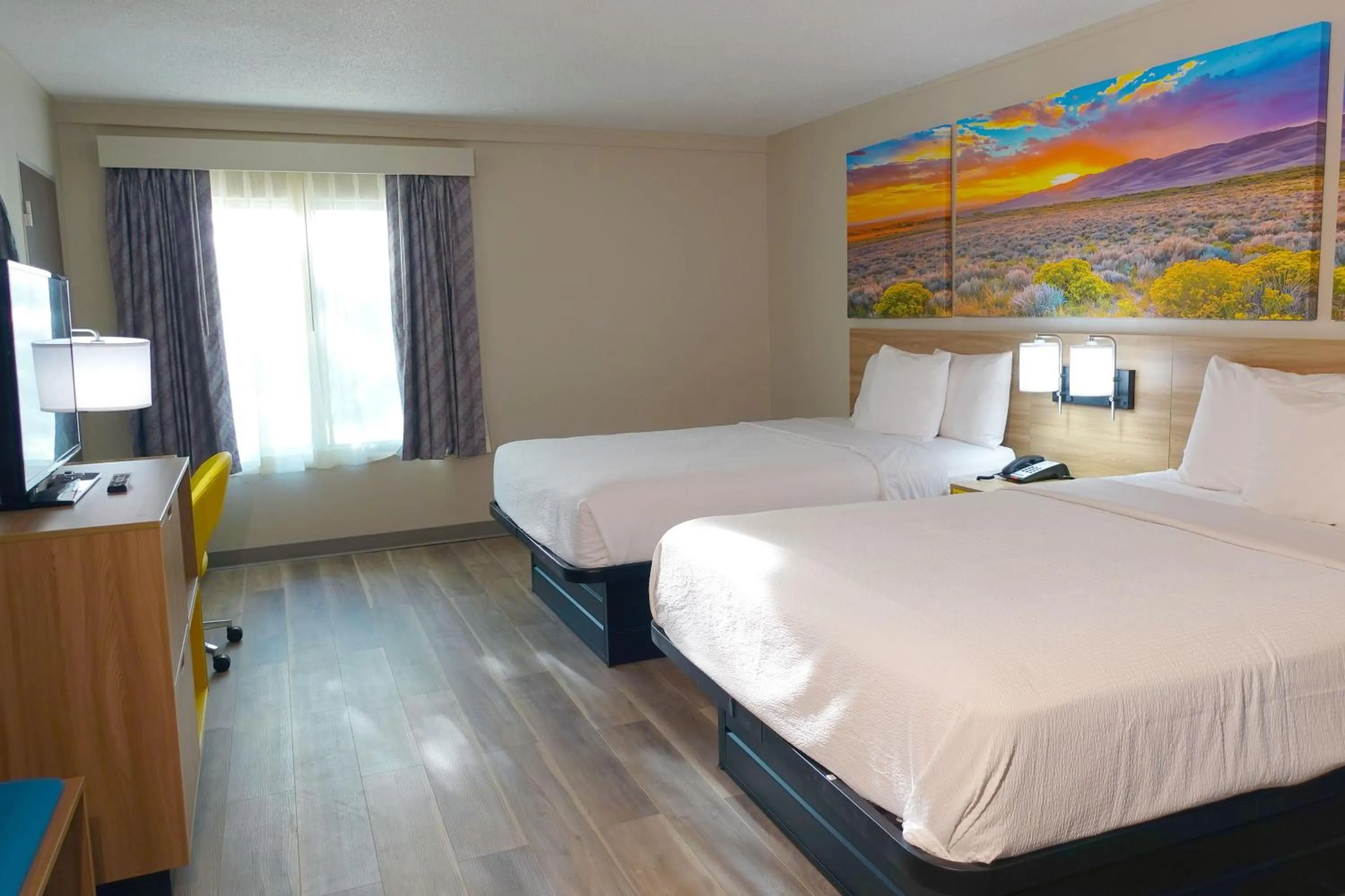 Photo of the whole room, Bed in Days Inn by Wyndham Norman