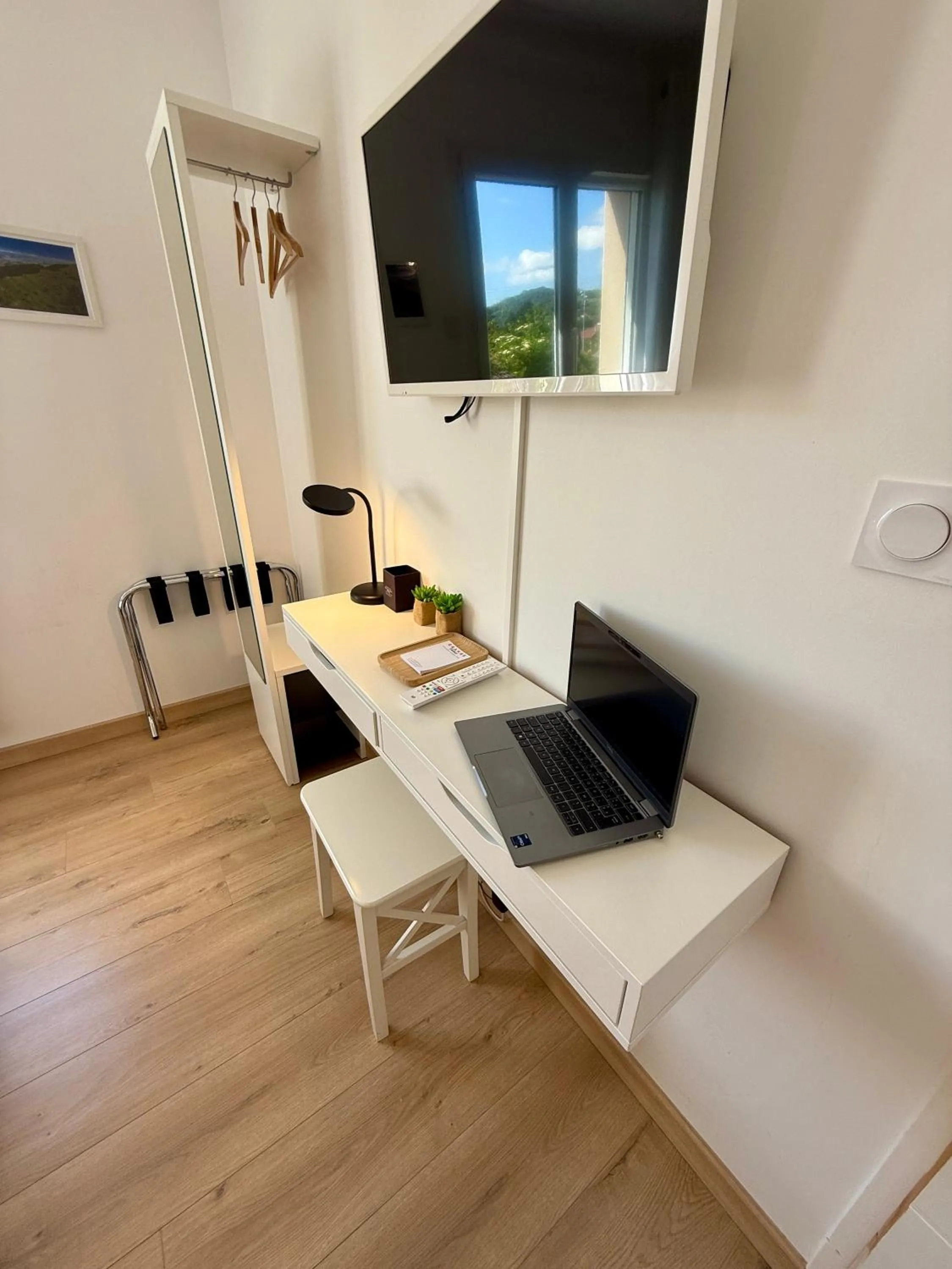 TV and multimedia in Chambres d'hôtes Grange Debout