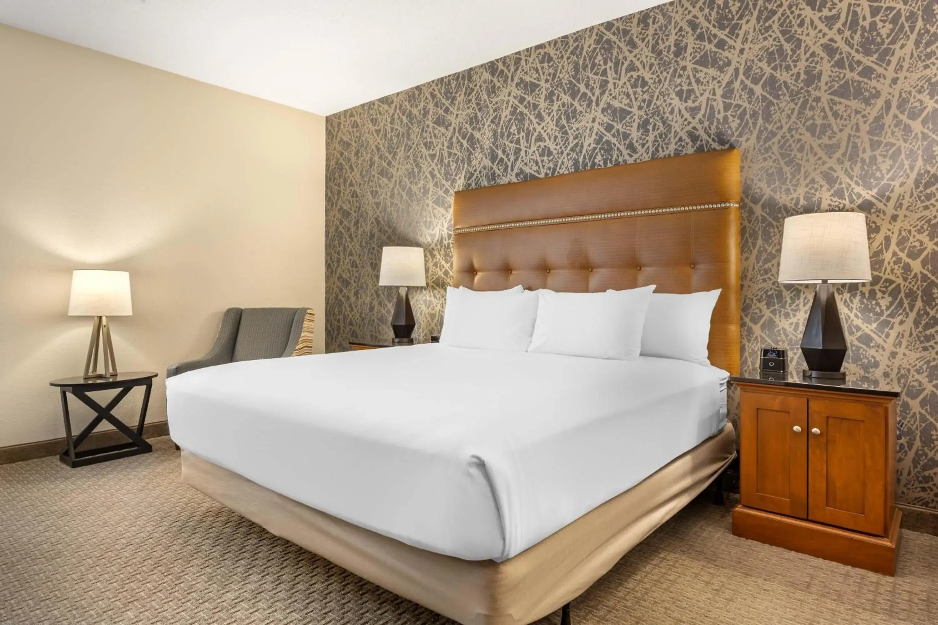 Deluxe King Room - Accessible, Tub in Drury Inn & Suites Springfield MO Deluxe King Room - Accessible, Tub in Drury Inn & Suites Springfield MO