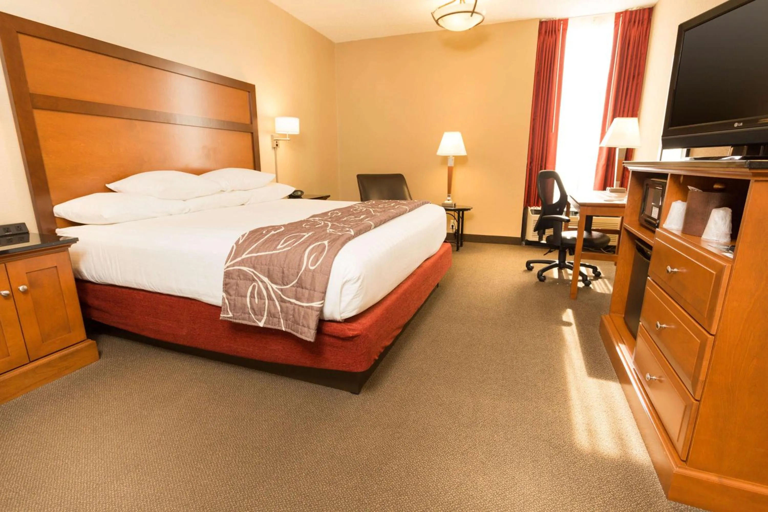 Superior King Suite with Spa Bath in Drury Inn & Suites Springfield MO