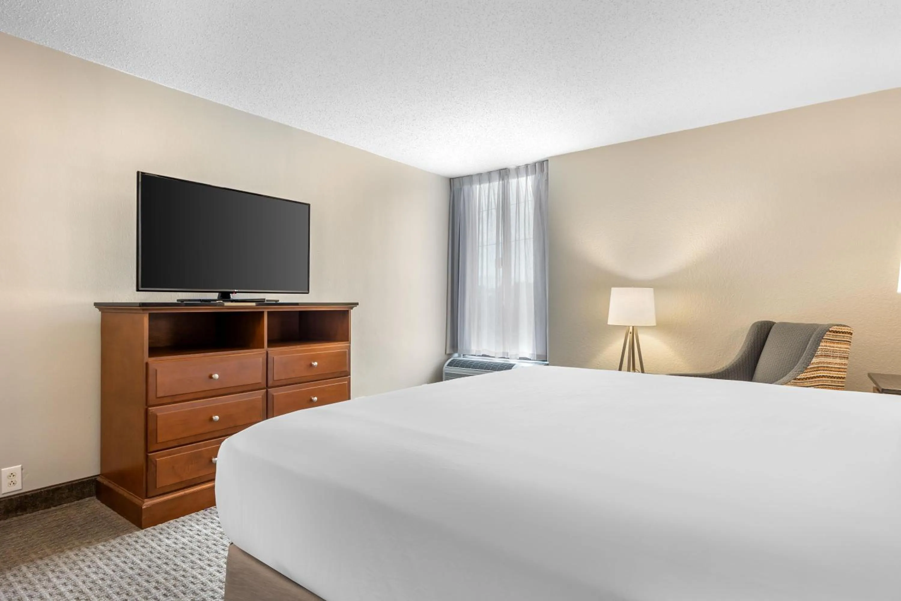 Bedroom, Bed in Drury Inn & Suites Springfield MO