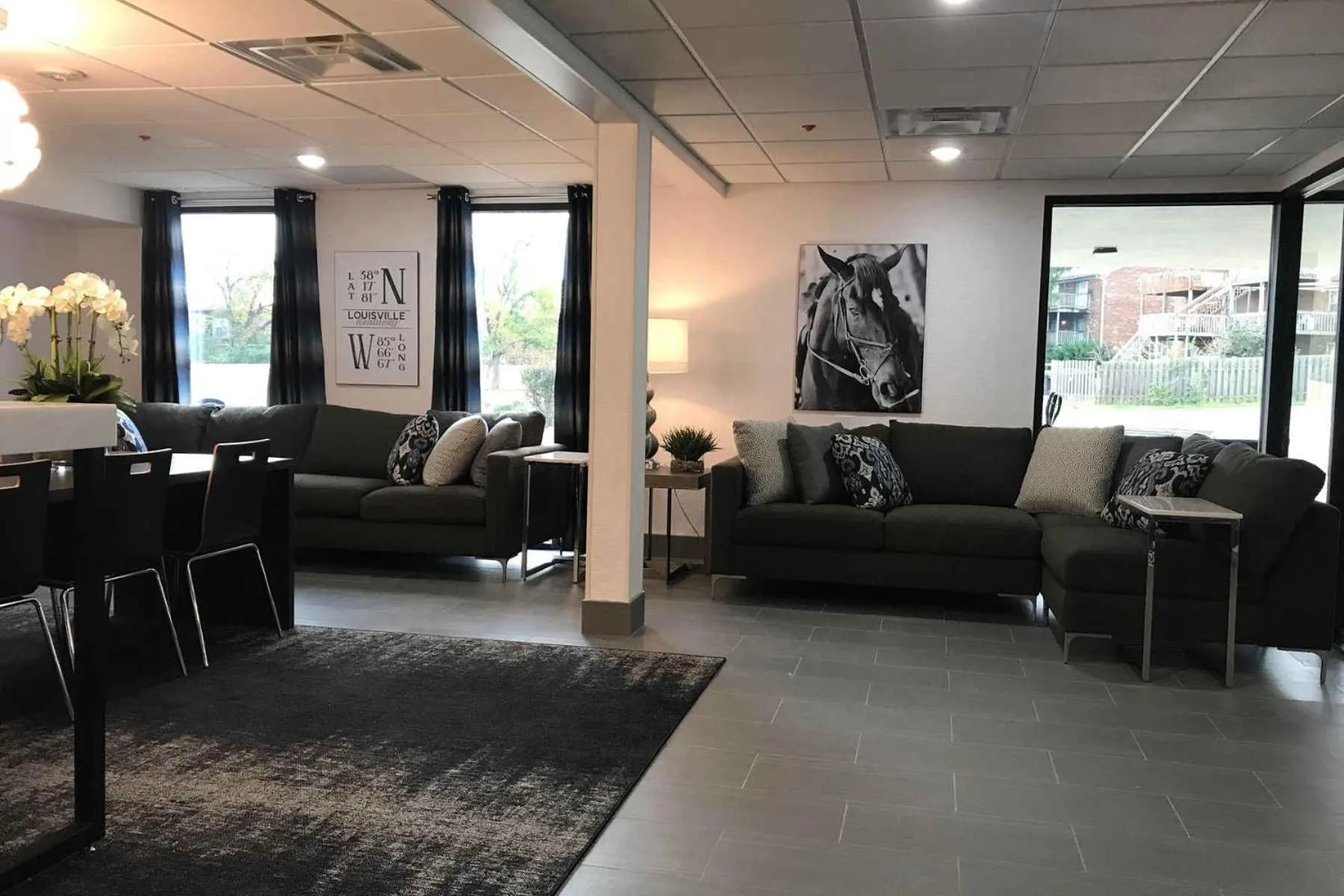 Communal lounge/ TV room in Wingate by Wyndham Louisville Airport Expo Center