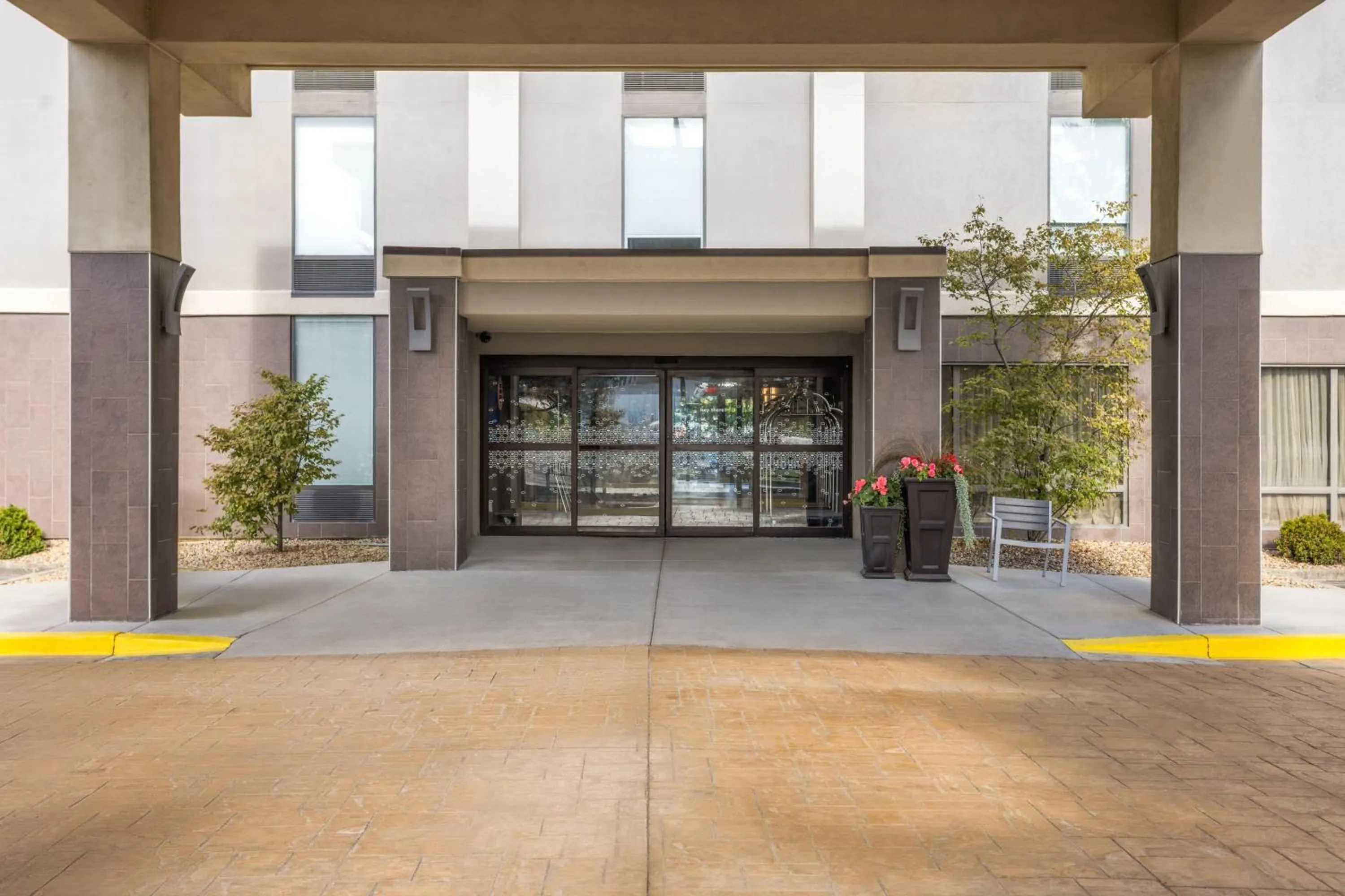 Property building in Hampton Inn Somerset