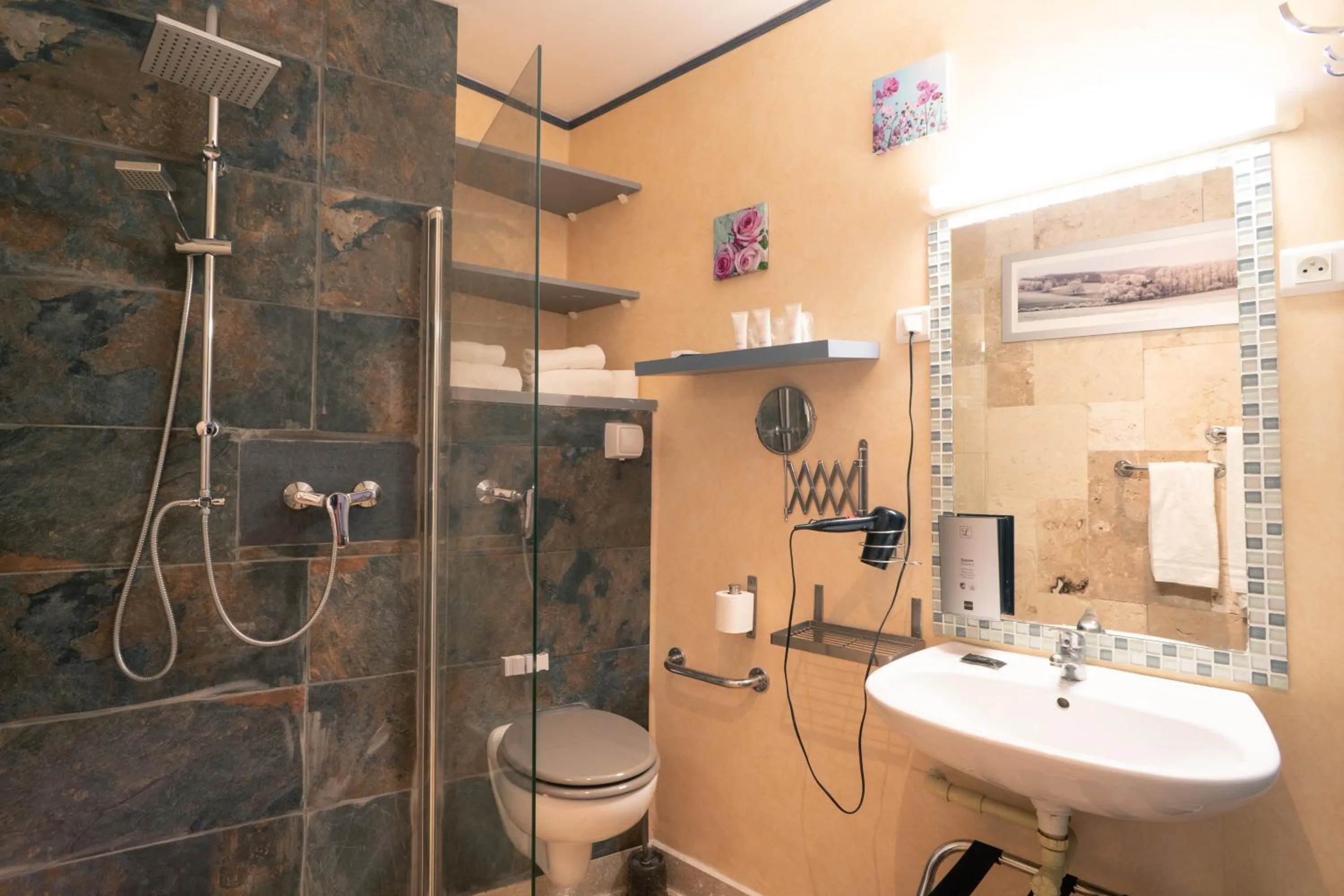 Le President-Gare Nimes Pont Du Gard