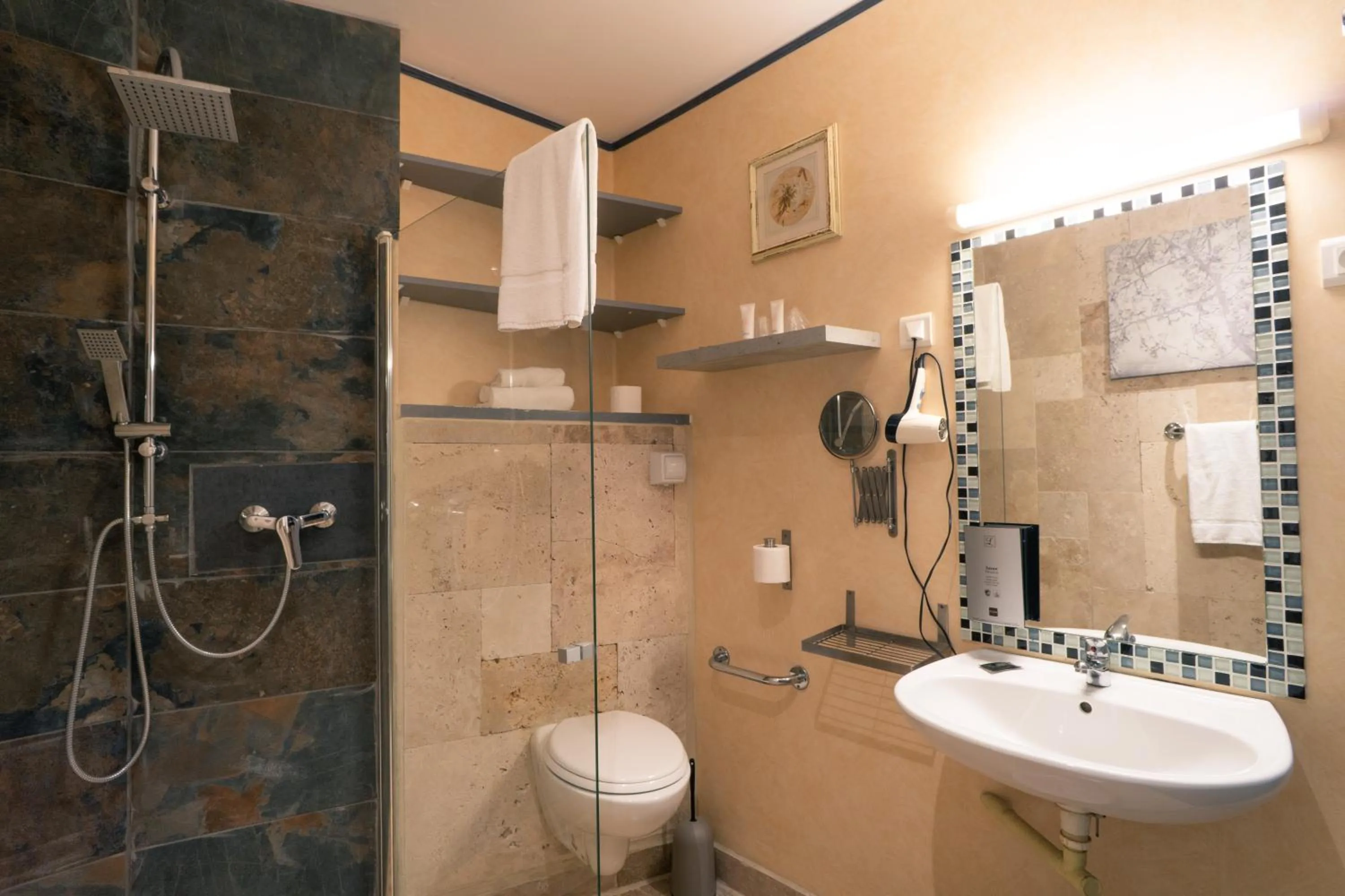 Le President-Gare Nimes Pont Du Gard