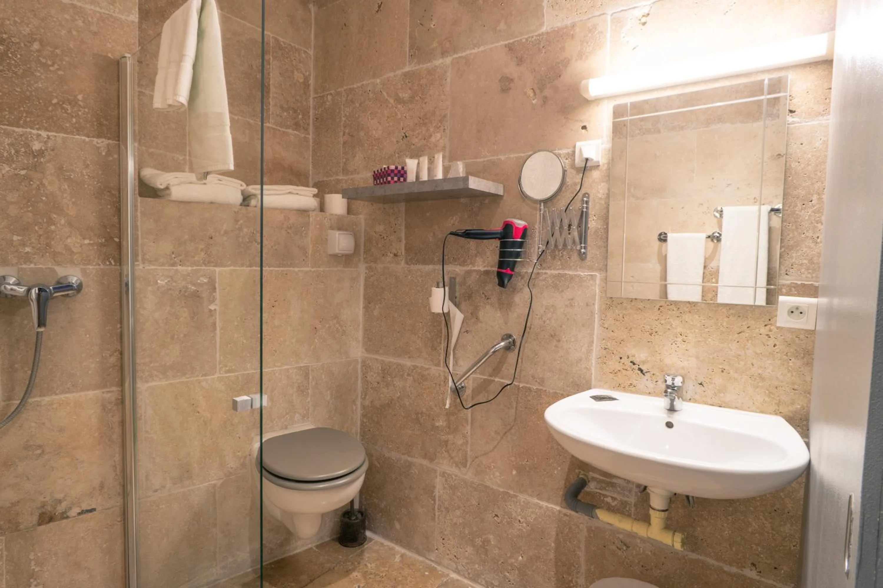 Le President-Gare Nimes Pont Du Gard