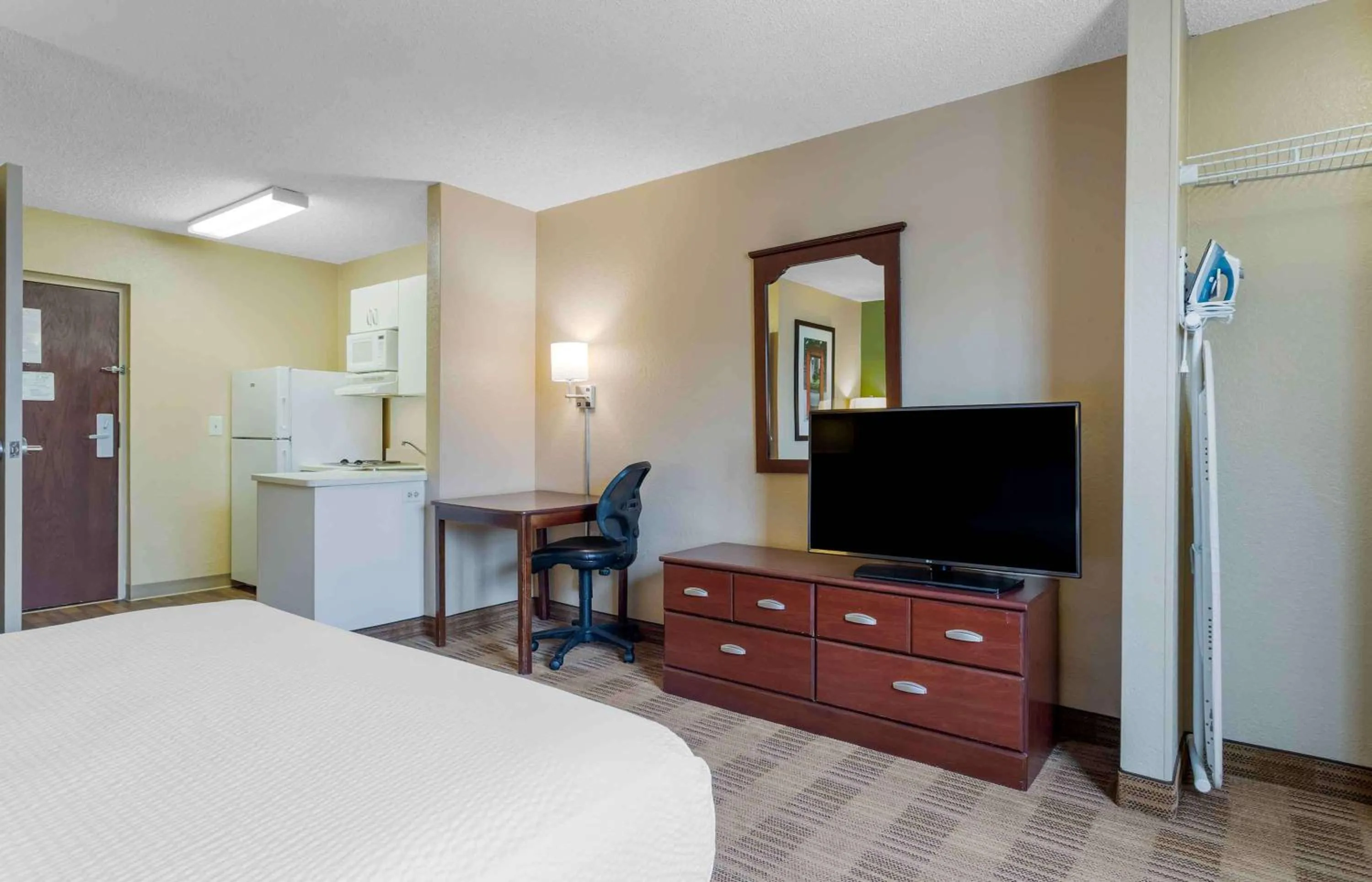 Bedroom, Bed in Extended Stay America Suites - Houston - Galleria - Westheimer