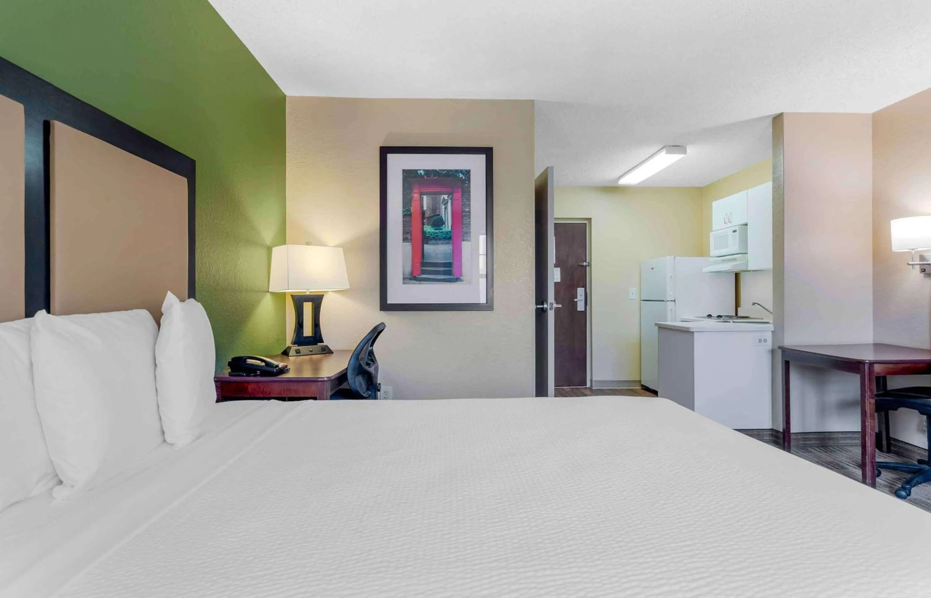 Bedroom, Bed in Extended Stay America Suites - Houston - Galleria - Westheimer