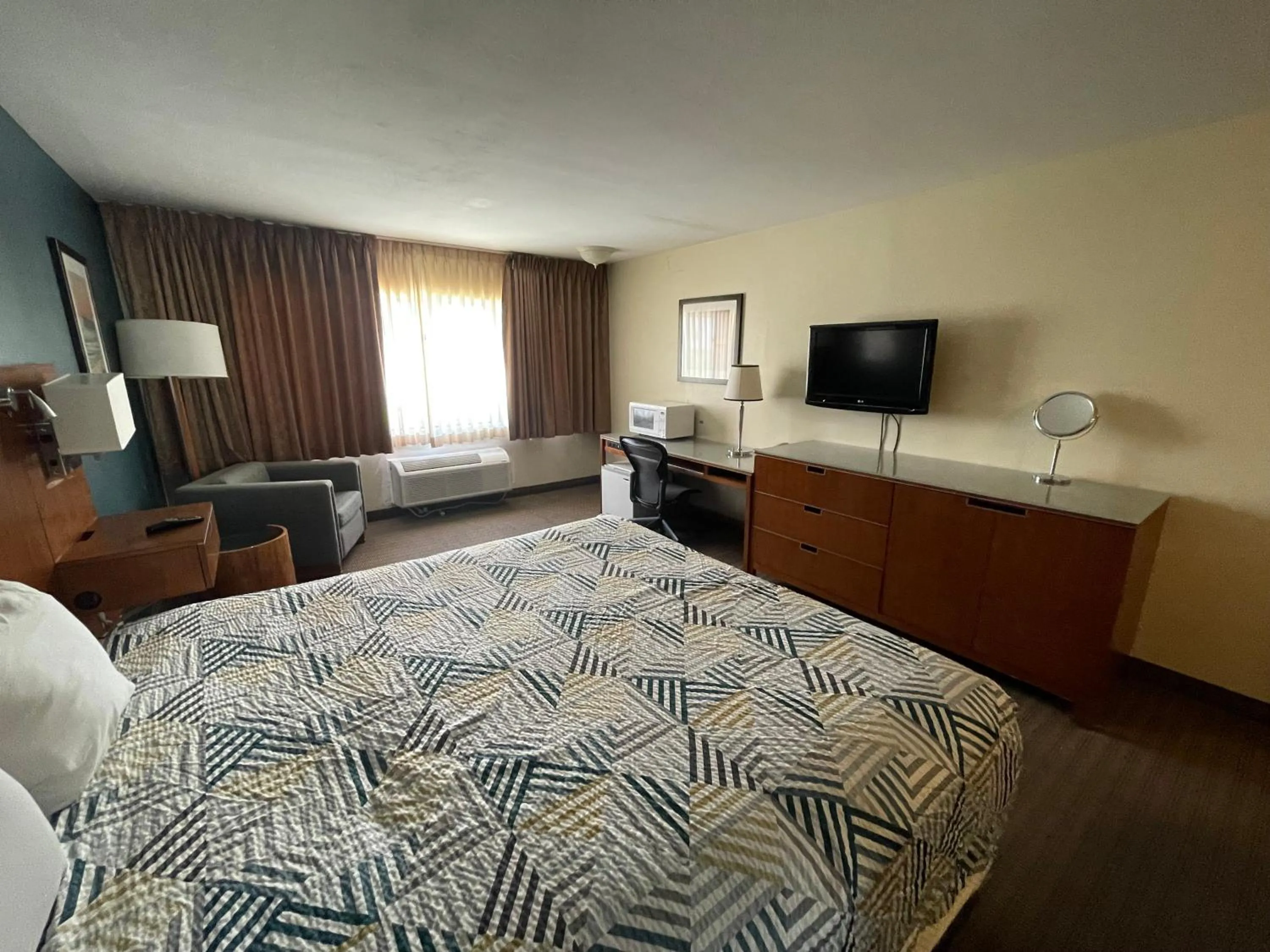 Bed in Studio 6 San Pedro, CA Port of Los Angeles