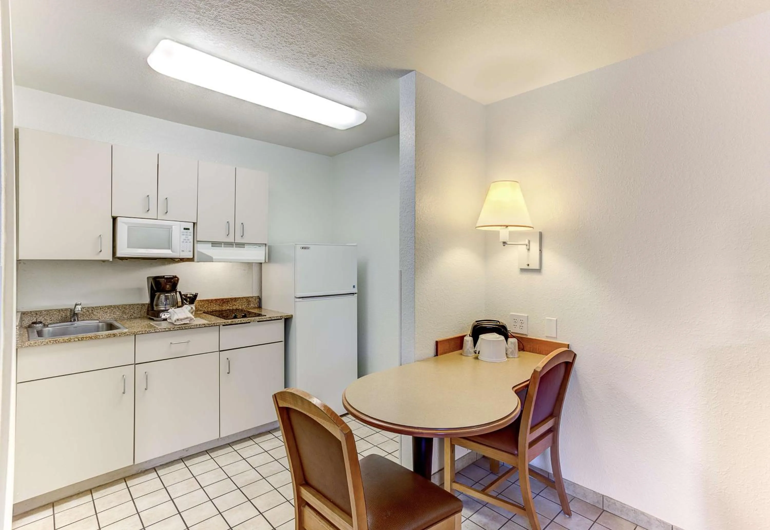 Kitchen or kitchenette in Studio 6-Kissimmee, FL - Orlando