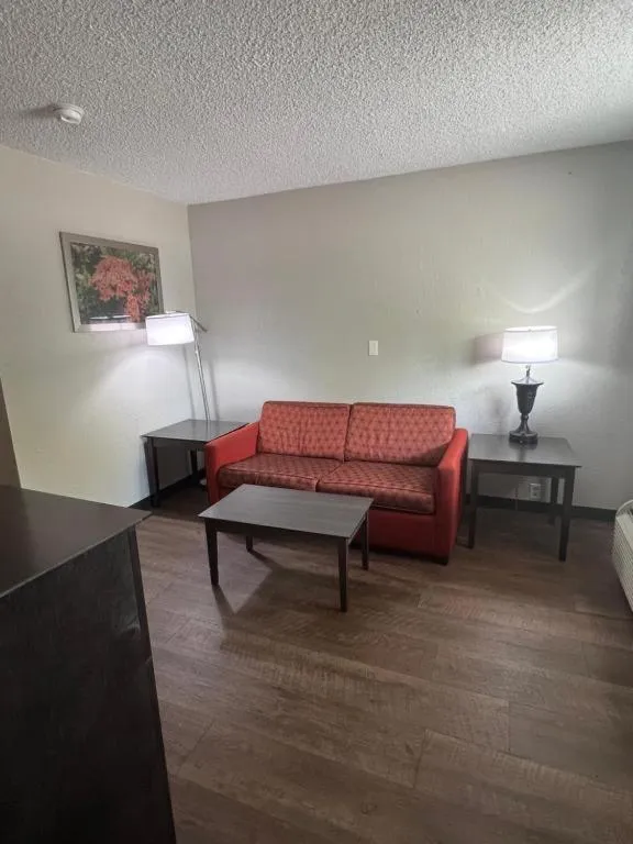 Living room in Days Inn & Suites by Wyndham Monroe