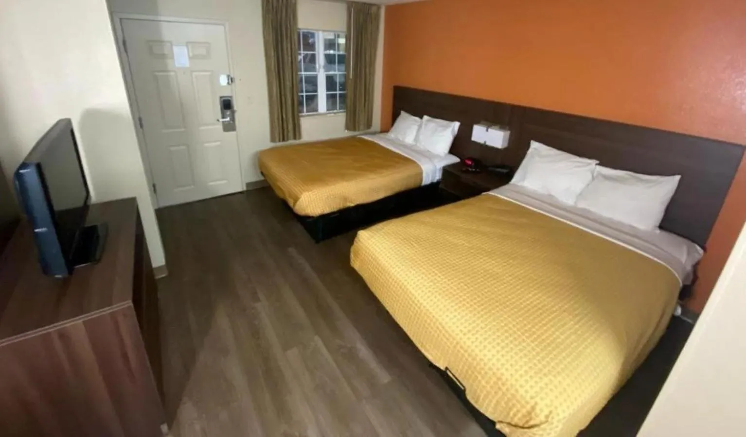 Photo of the whole room, Bed in Suburban Studios Winston-Salem near Hanes Mall