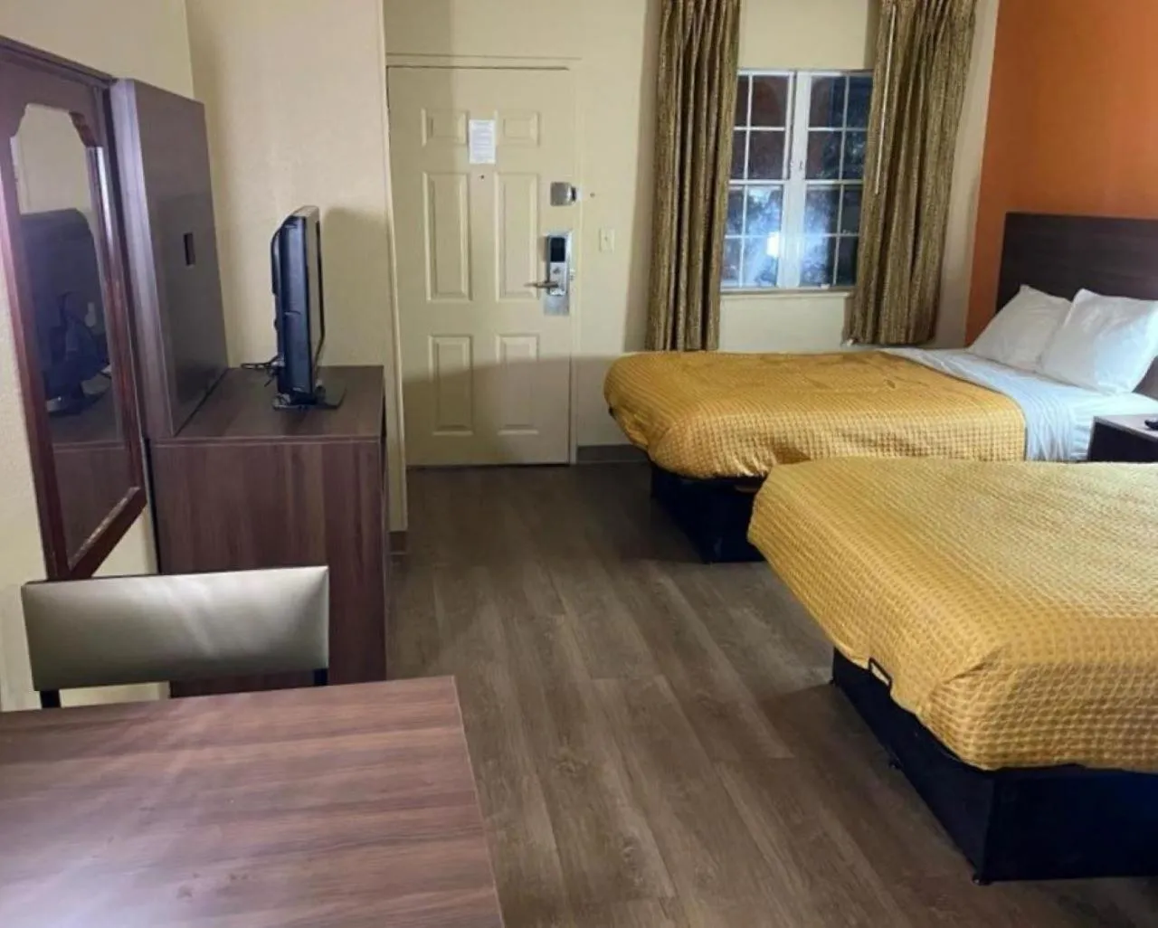 Photo of the whole room, Bed in Suburban Studios Winston-Salem near Hanes Mall