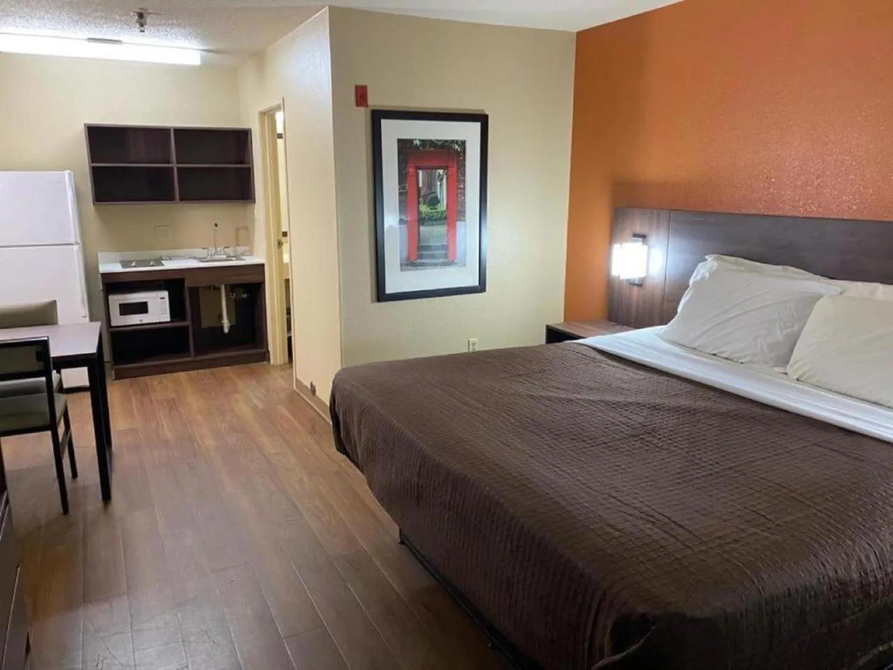 Efficiency Queen Suite – Disability Access – Non-Smoking in Suburban Studios Winston-Salem near Hanes Mall