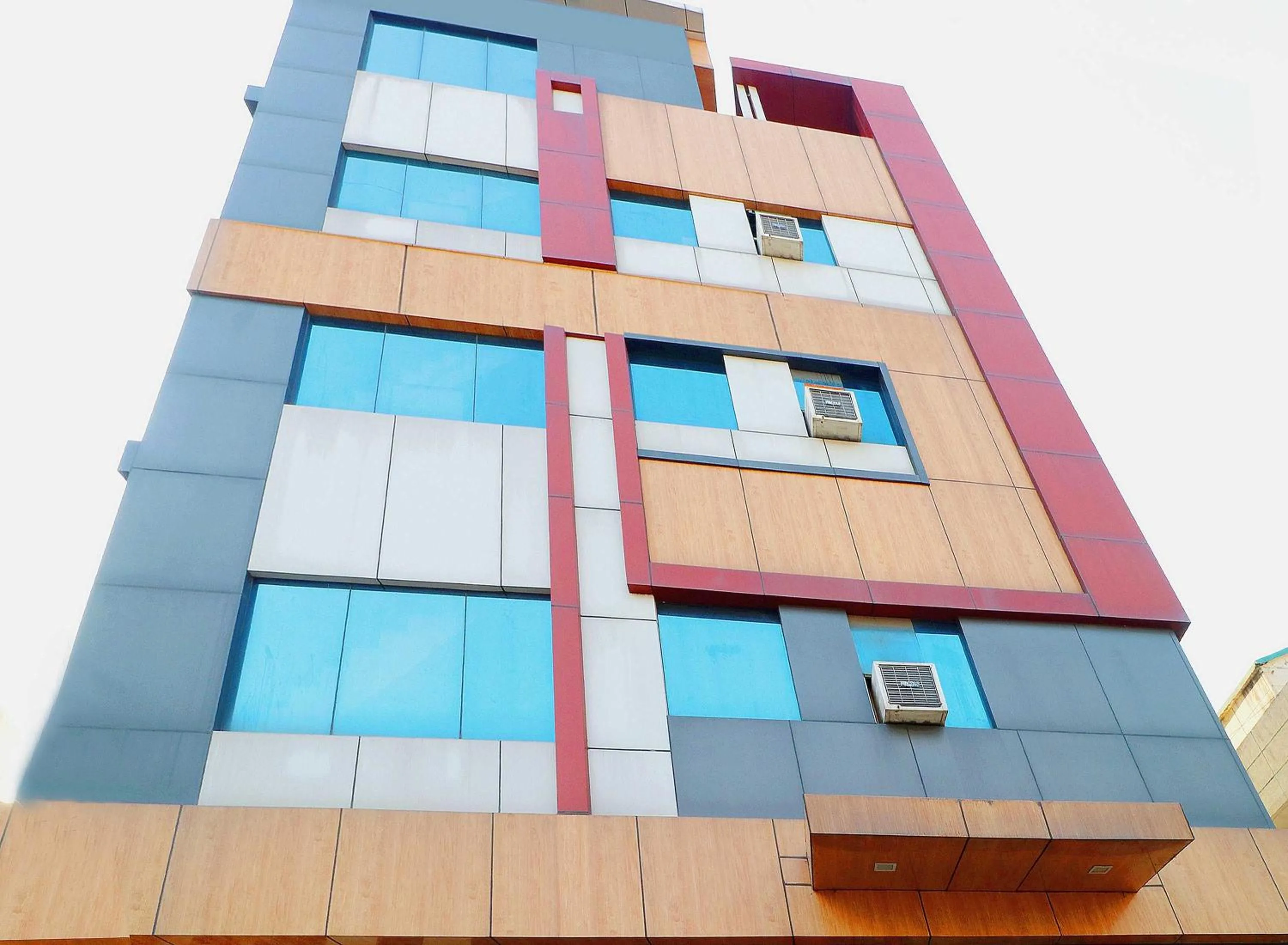 Facade/entrance in Hotel O Welcome Lounge