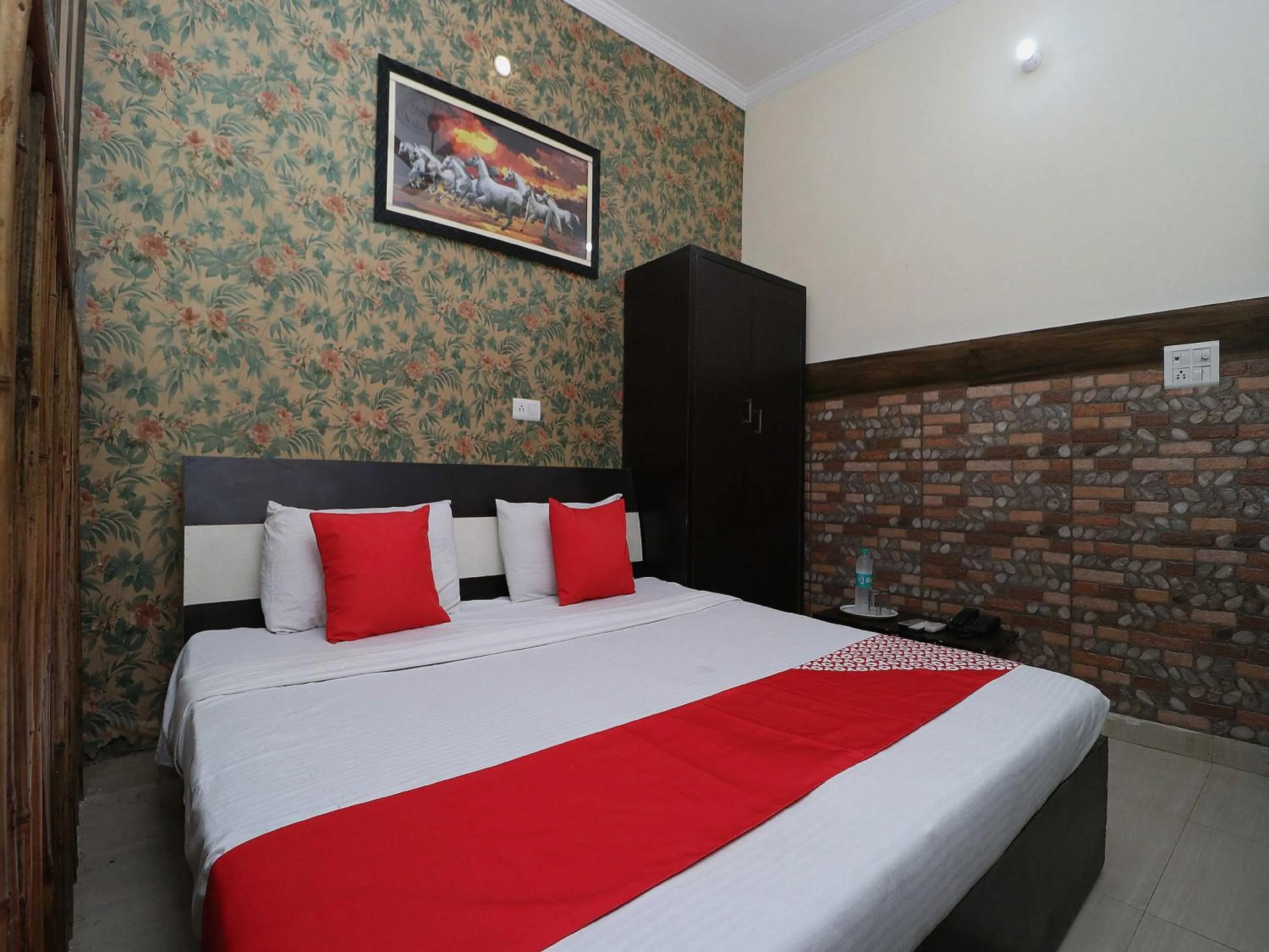 Bedroom, Bed in Hotel O Welcome Lounge