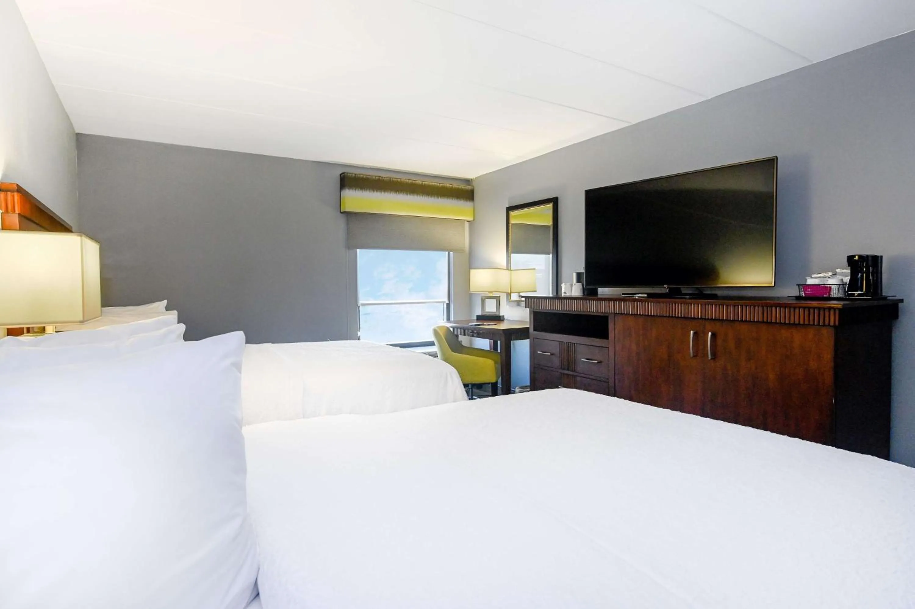 Bedroom, Bed in Hampton Inn Lexington Park