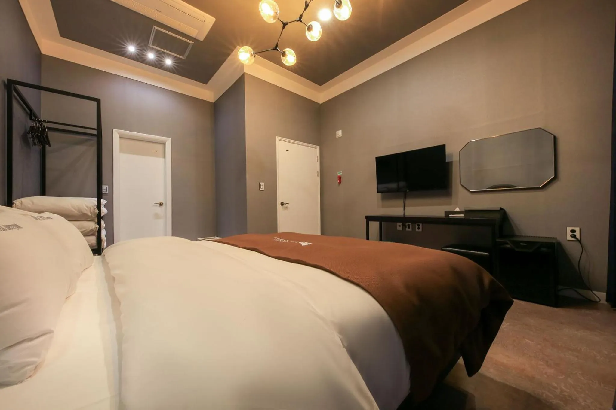 Bed in Merrymud Hotel