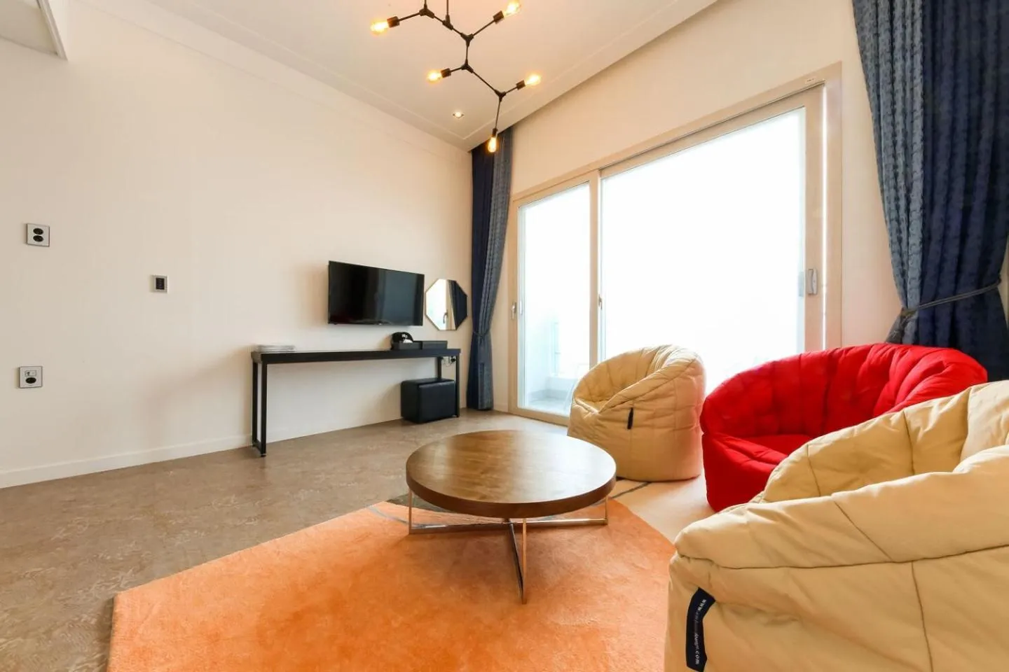 Living room in Merrymud Hotel