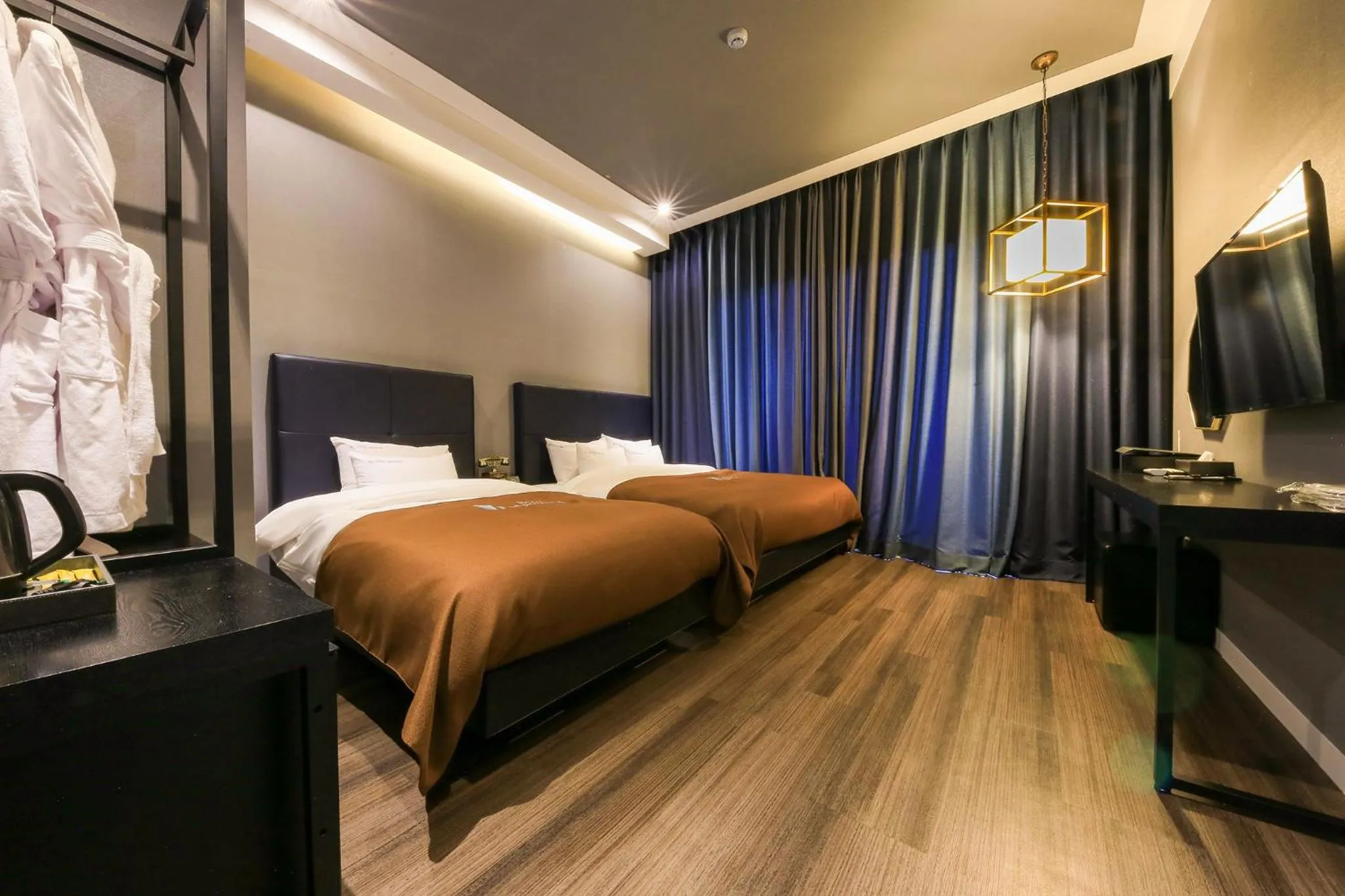 Bed in Merrymud Hotel