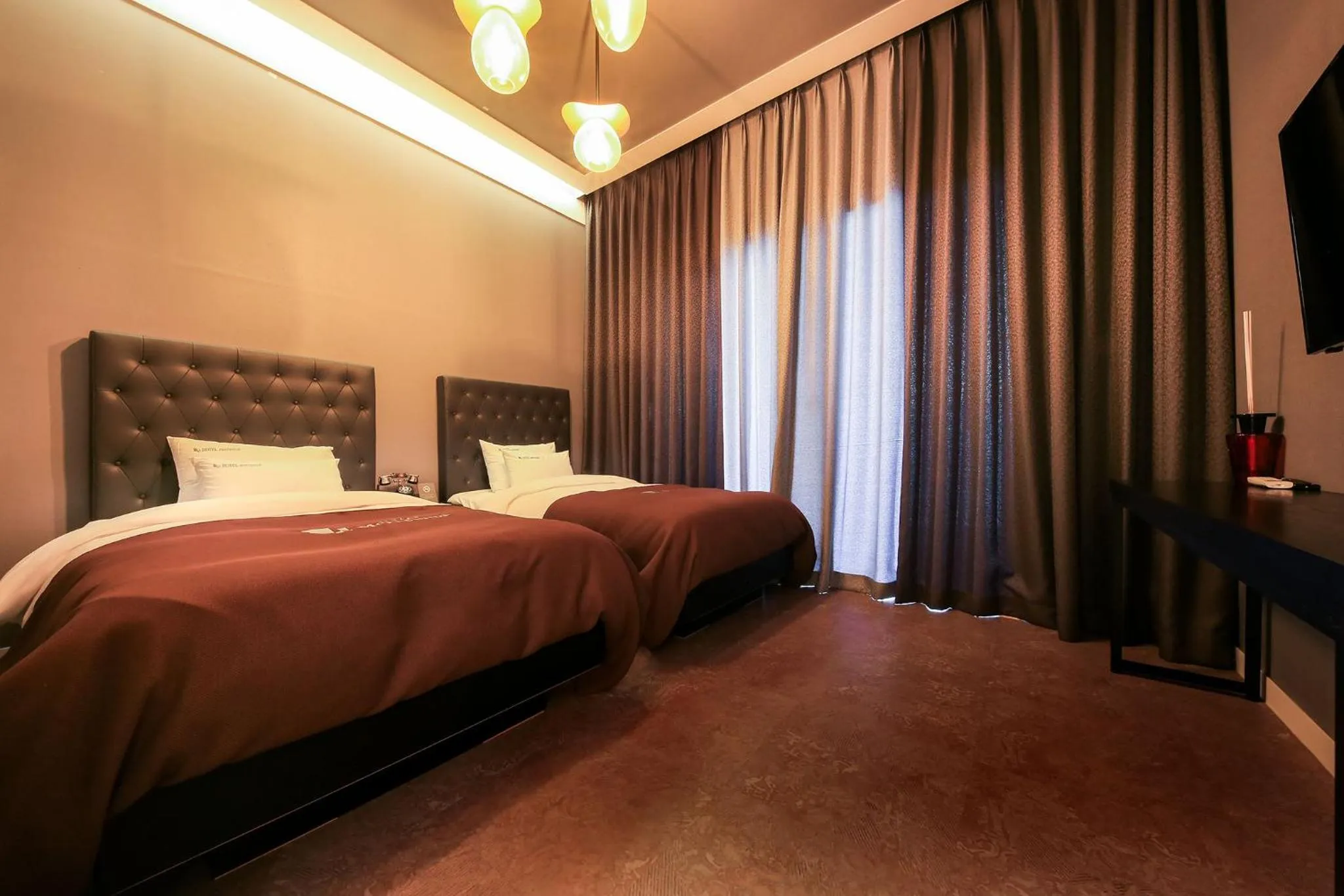 Bed in Merrymud Hotel