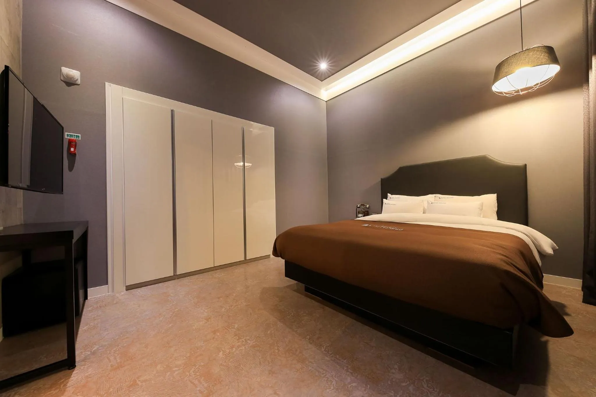 Bed in Merrymud Hotel