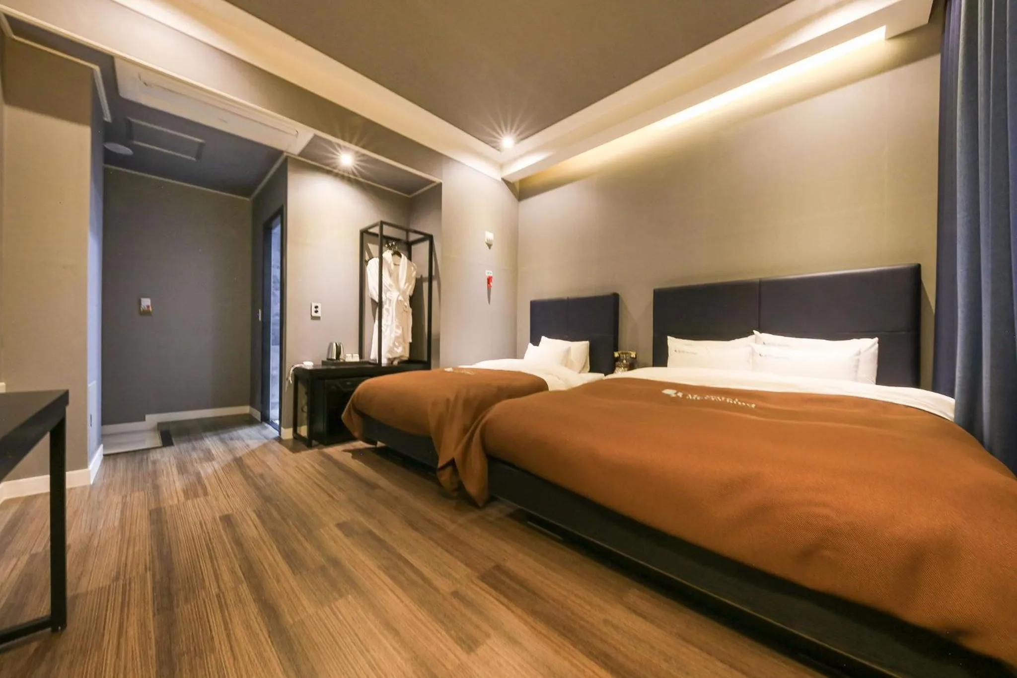 Bed in Merrymud Hotel