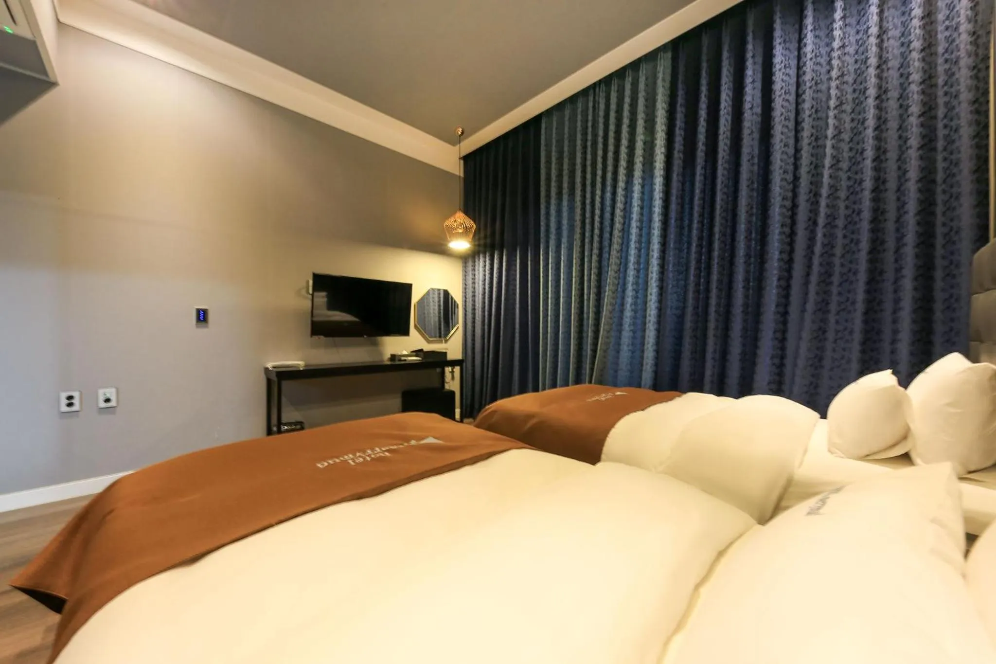 Bed in Merrymud Hotel