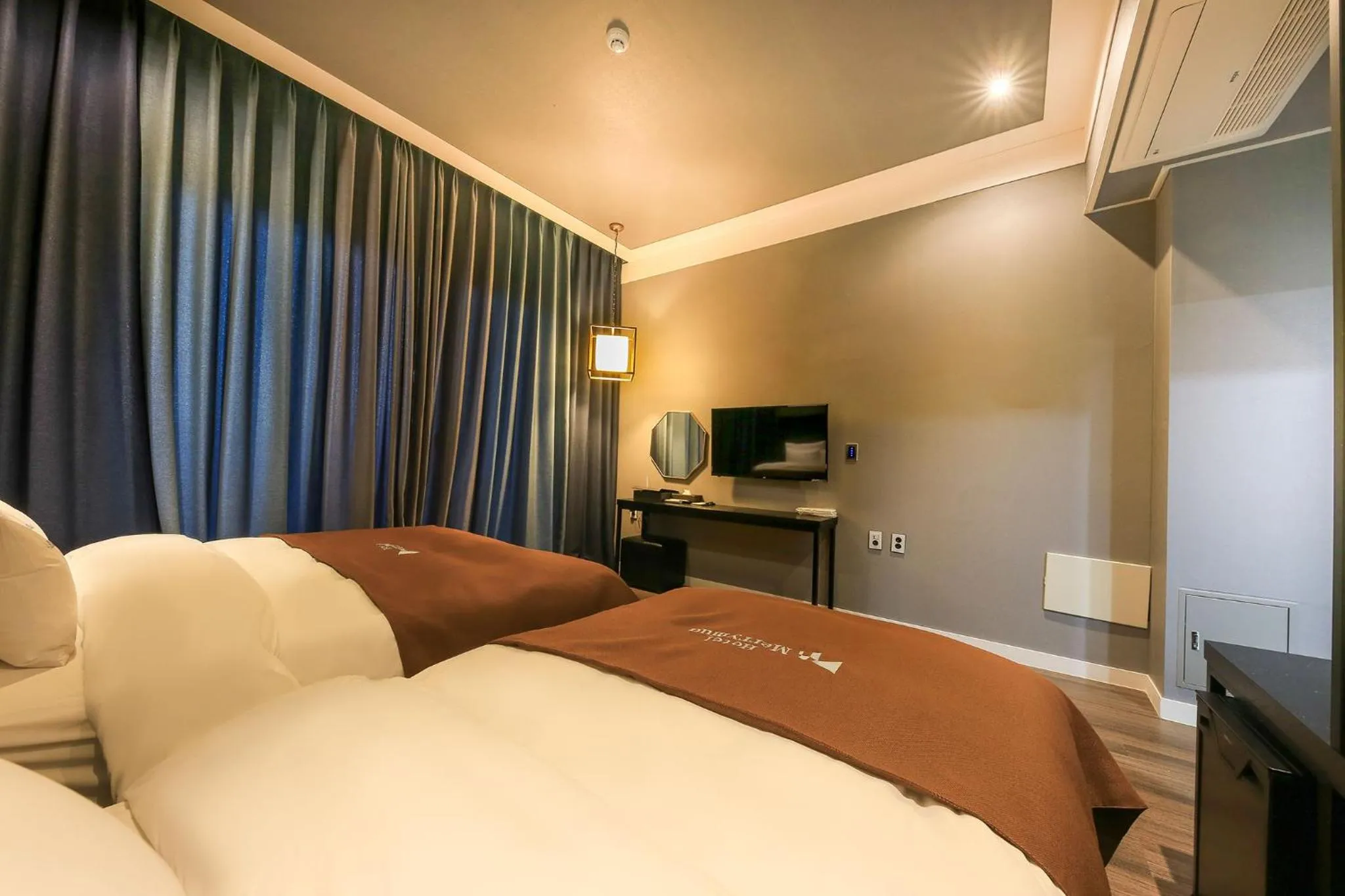 Bed in Merrymud Hotel