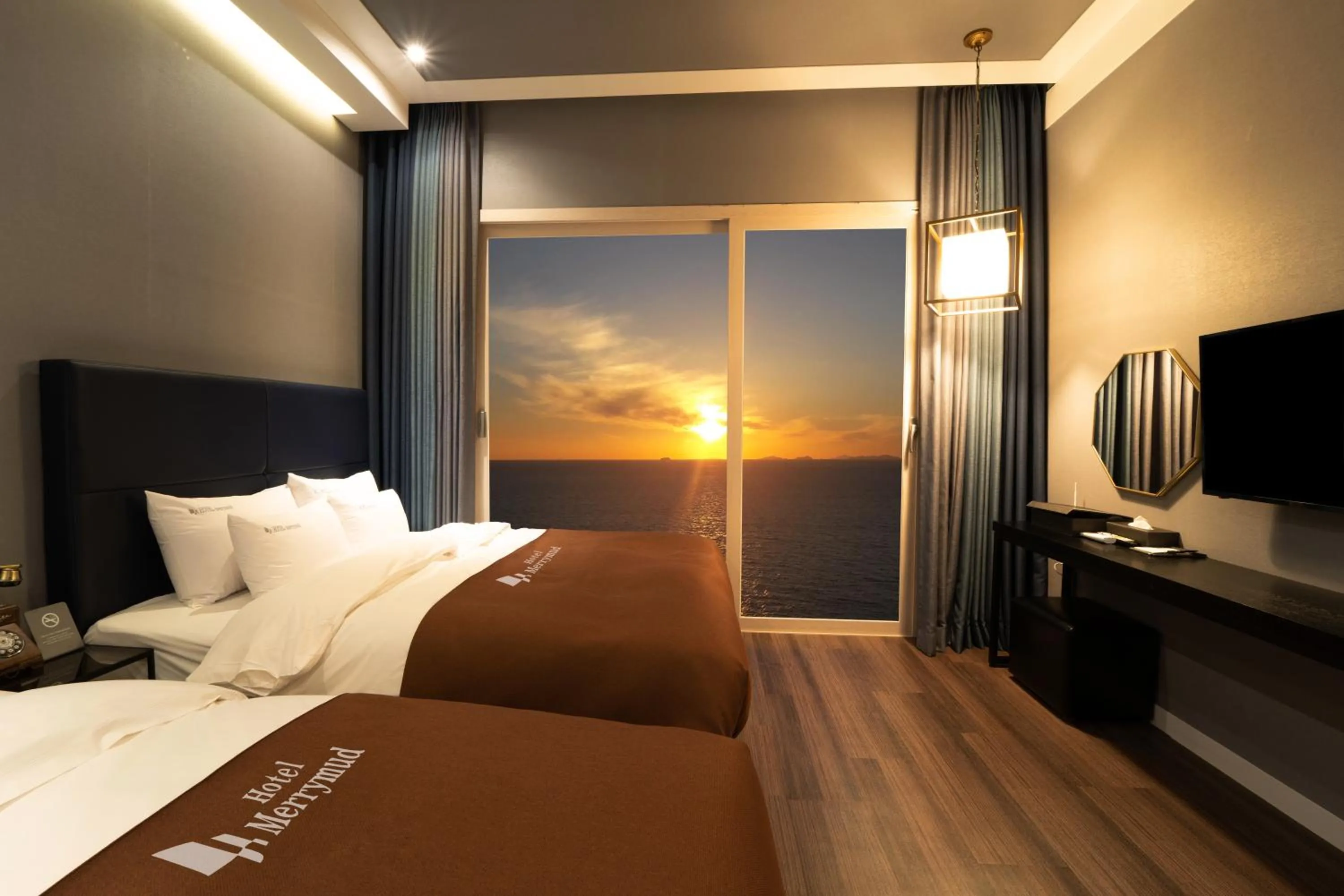 Bed in Merrymud Hotel