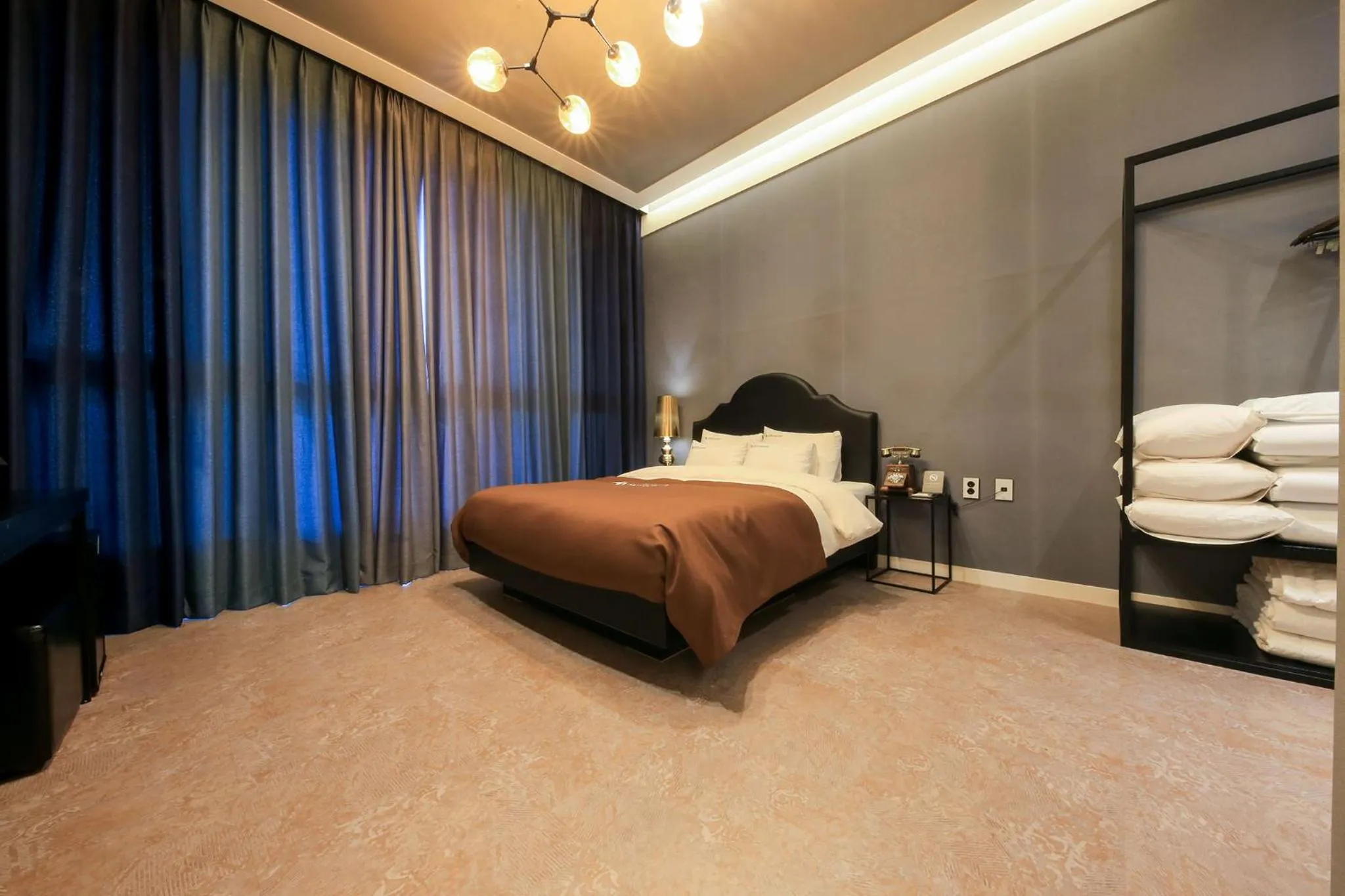 Bed in Merrymud Hotel