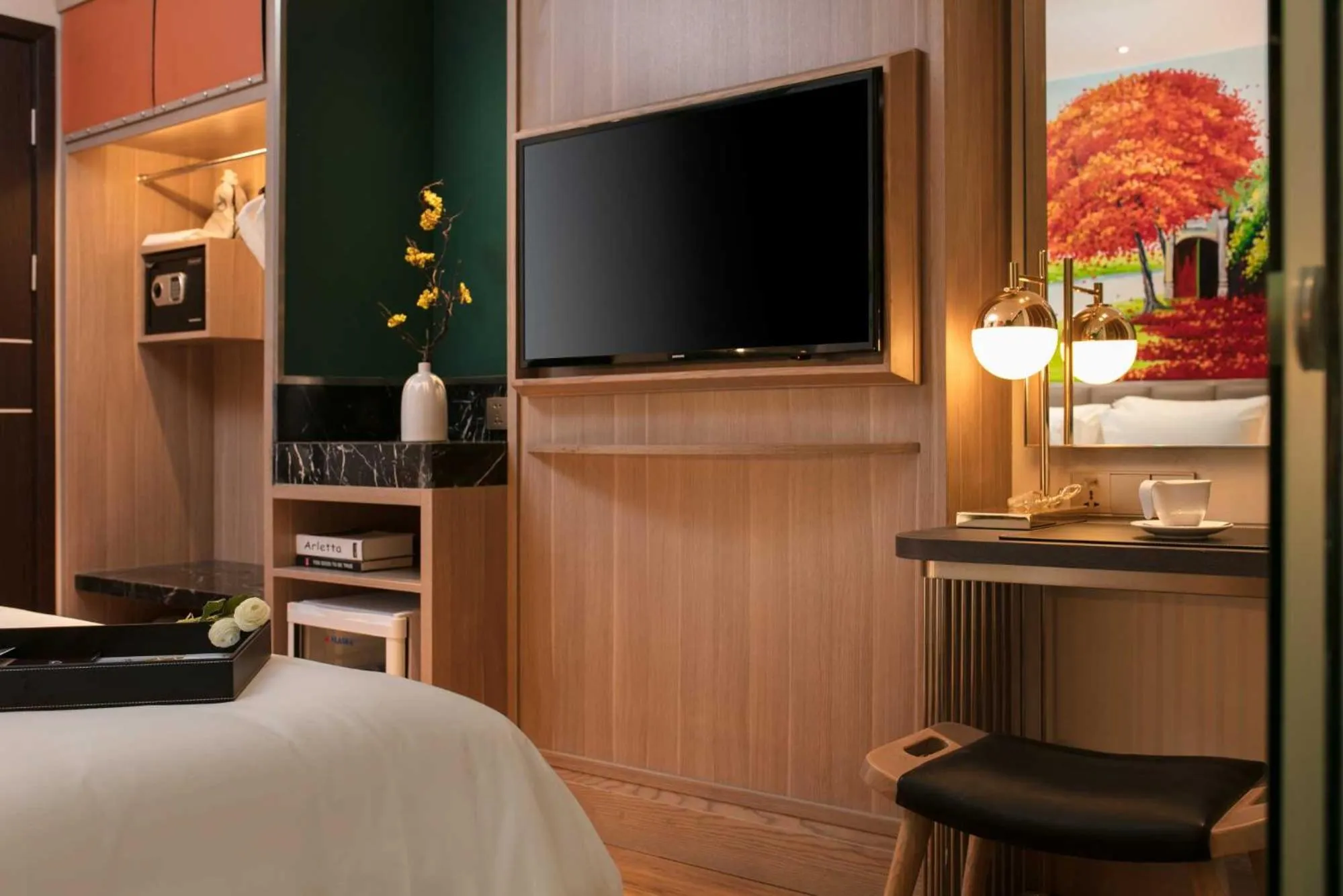 safe, Bed in Aurora Premium - A Lifestyle Hotel