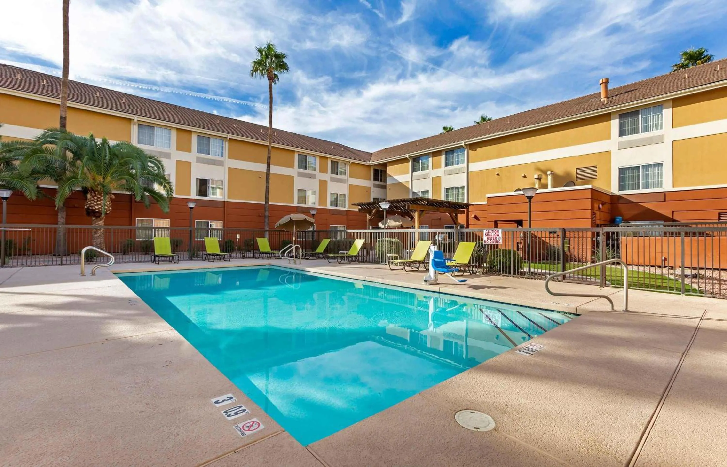 Pool view in Extended Stay America Suites - Phoenix - Biltmore