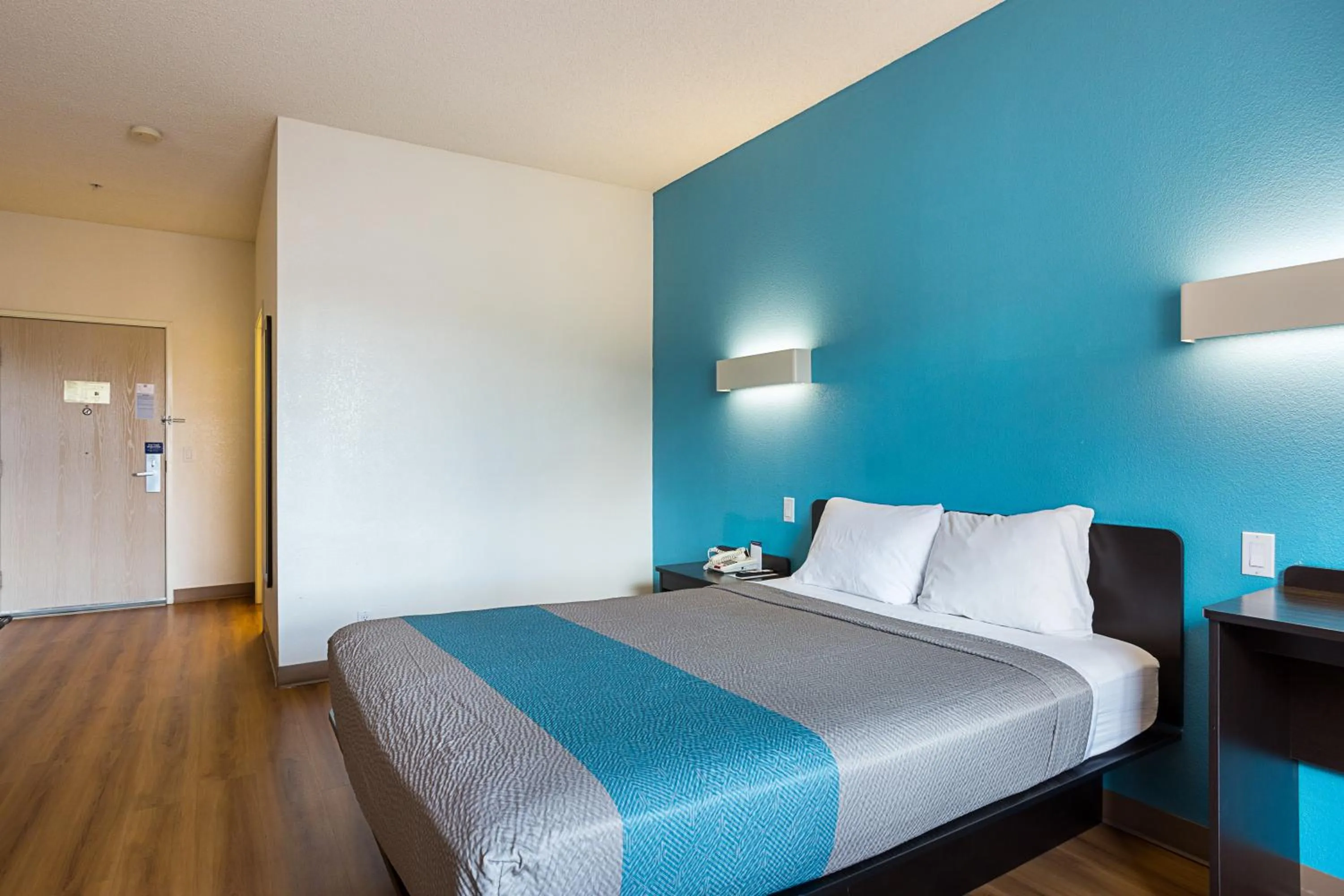 Bedroom, Bed in Motel 6-Page, AZ