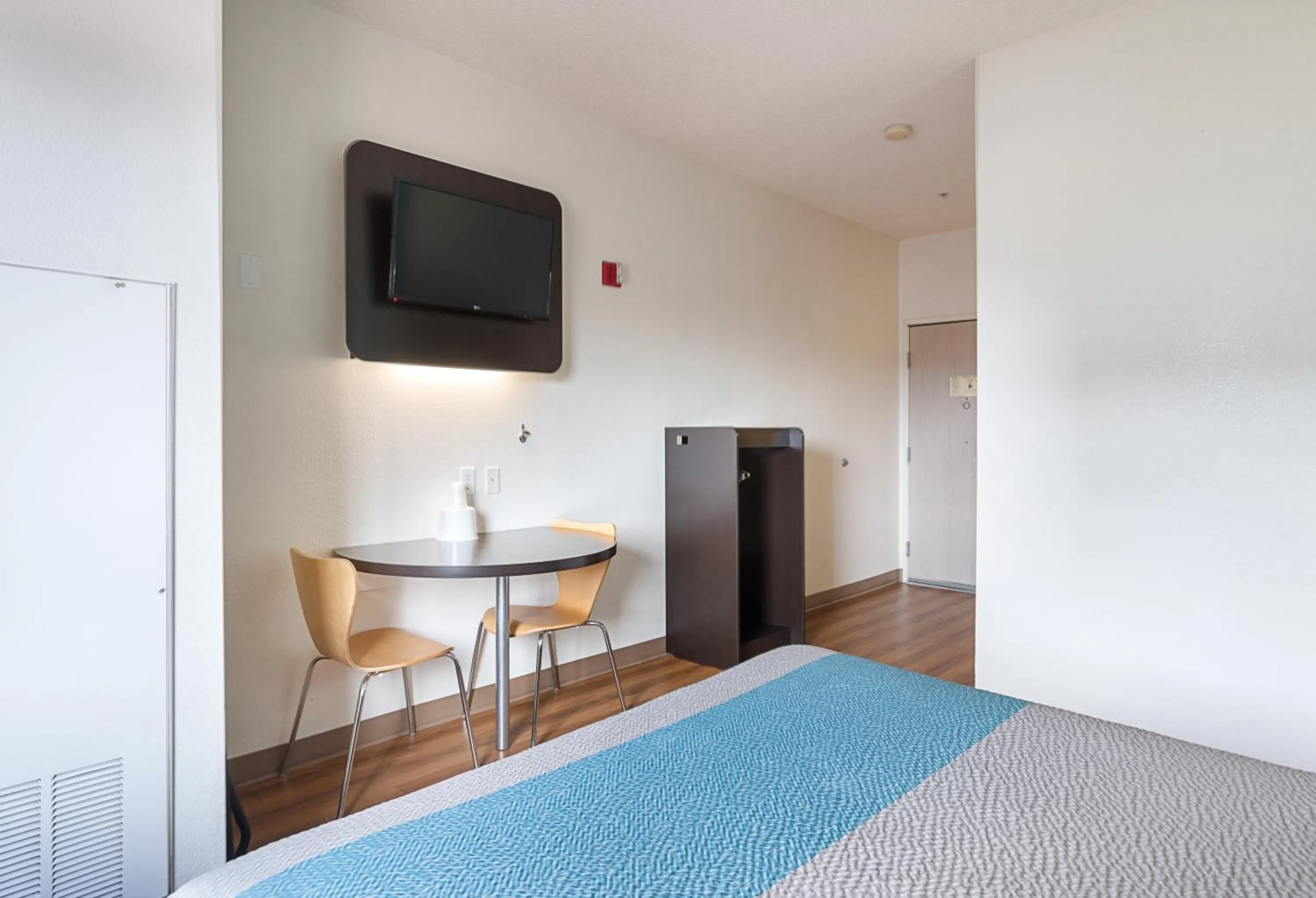 Bedroom, Bed in Motel 6-Page, AZ