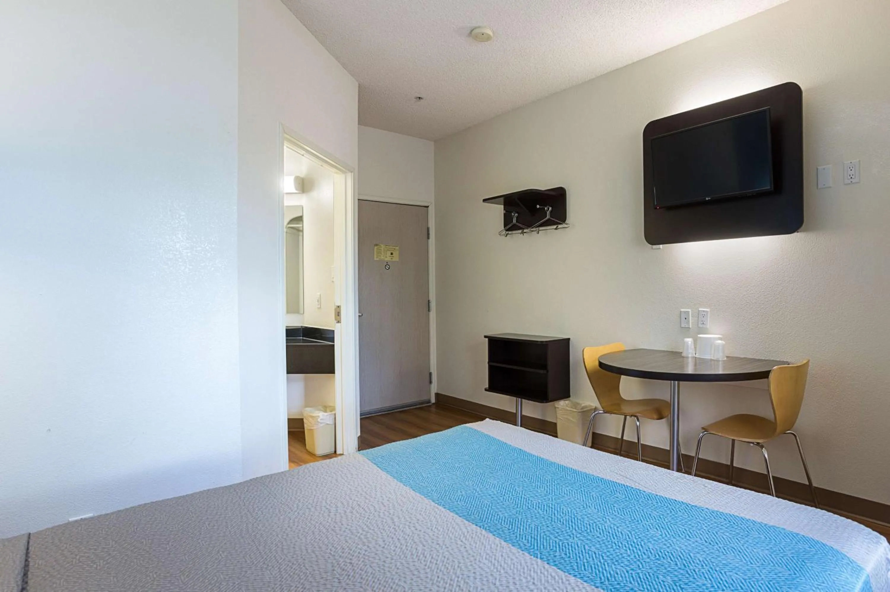 TV and multimedia, Bed in Motel 6-Page, AZ