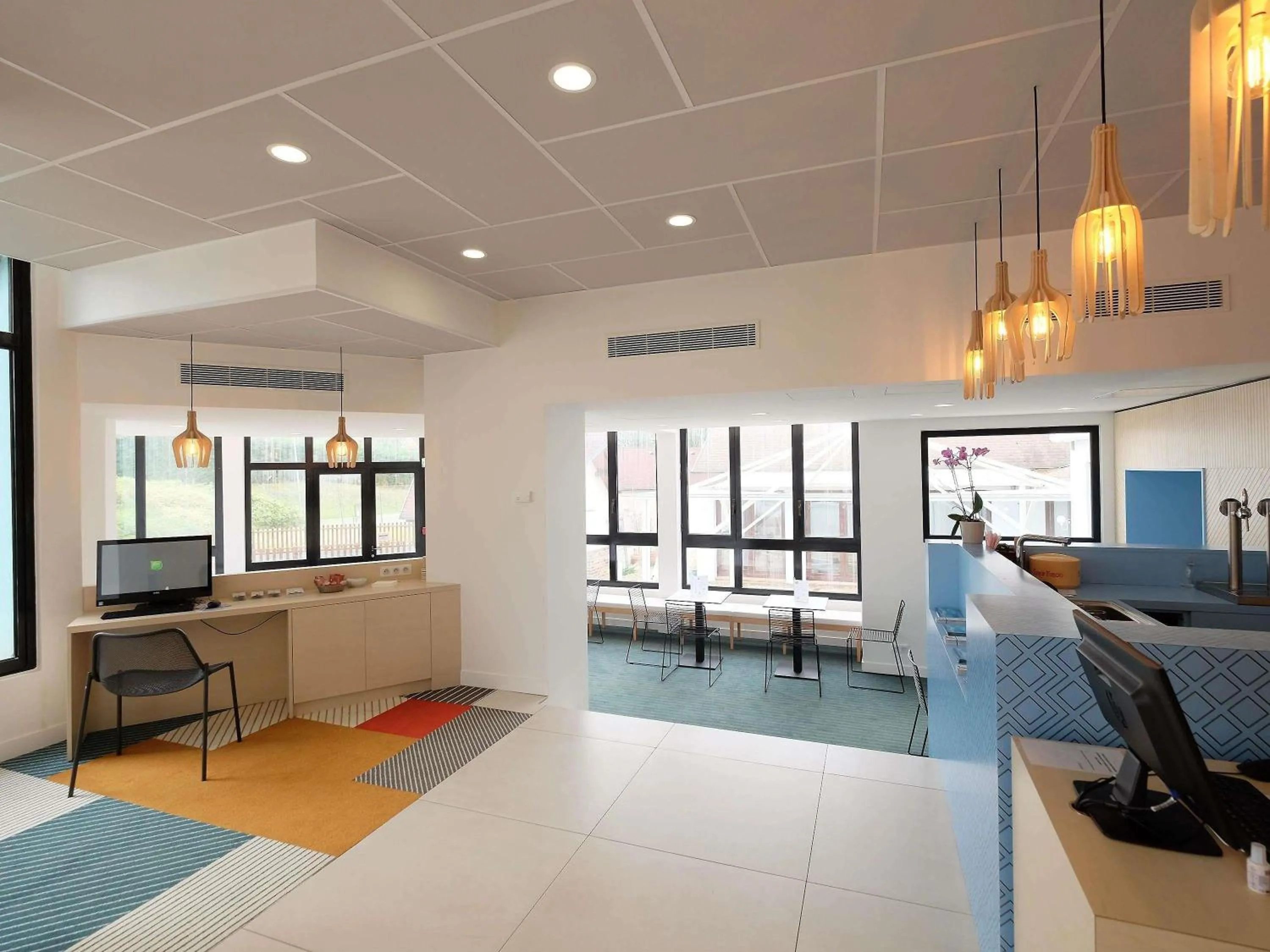 Property building in Hôtel ibis Styles Auxerre Nord