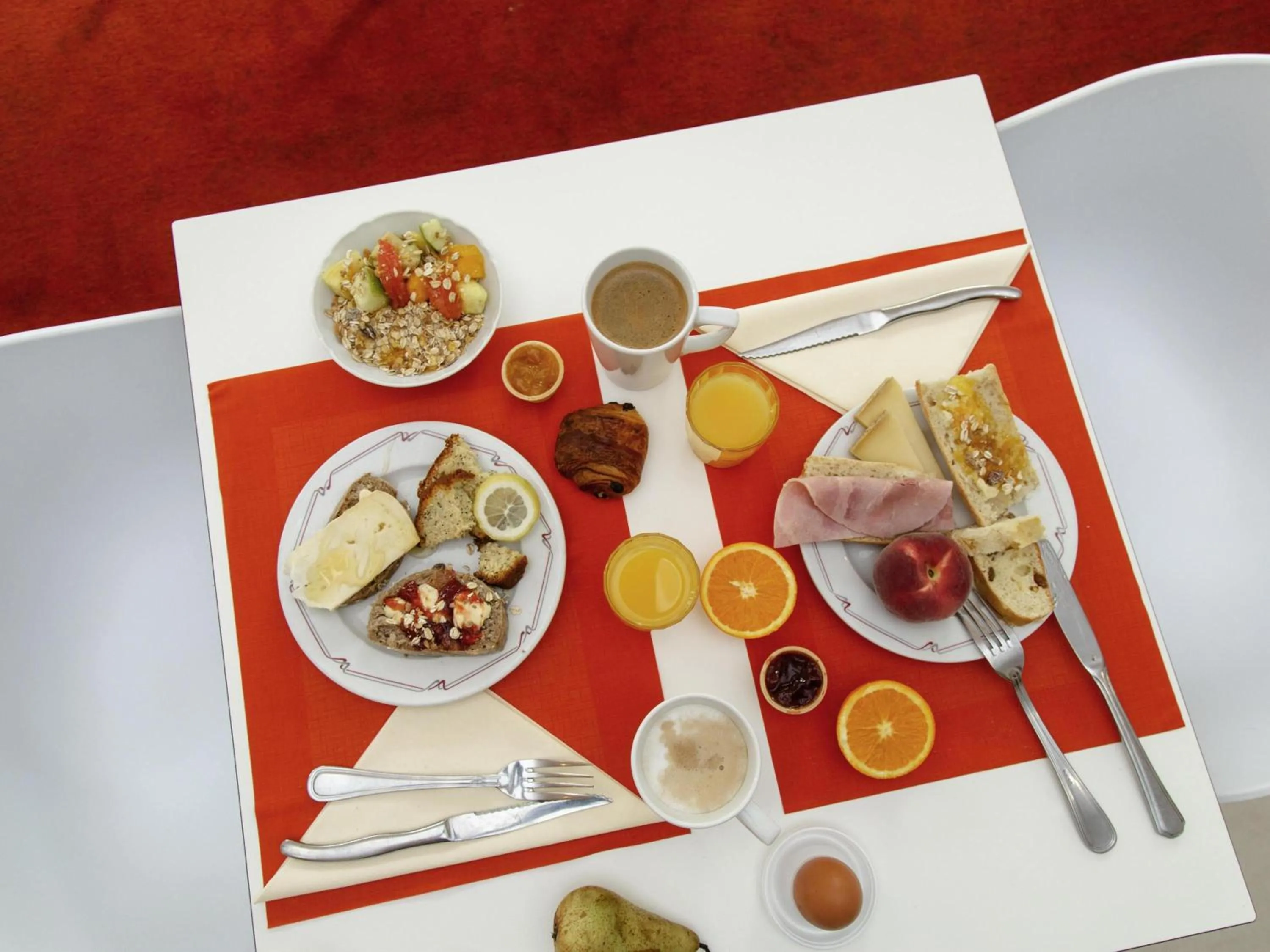 Breakfast in Hôtel ibis Styles Auxerre Nord