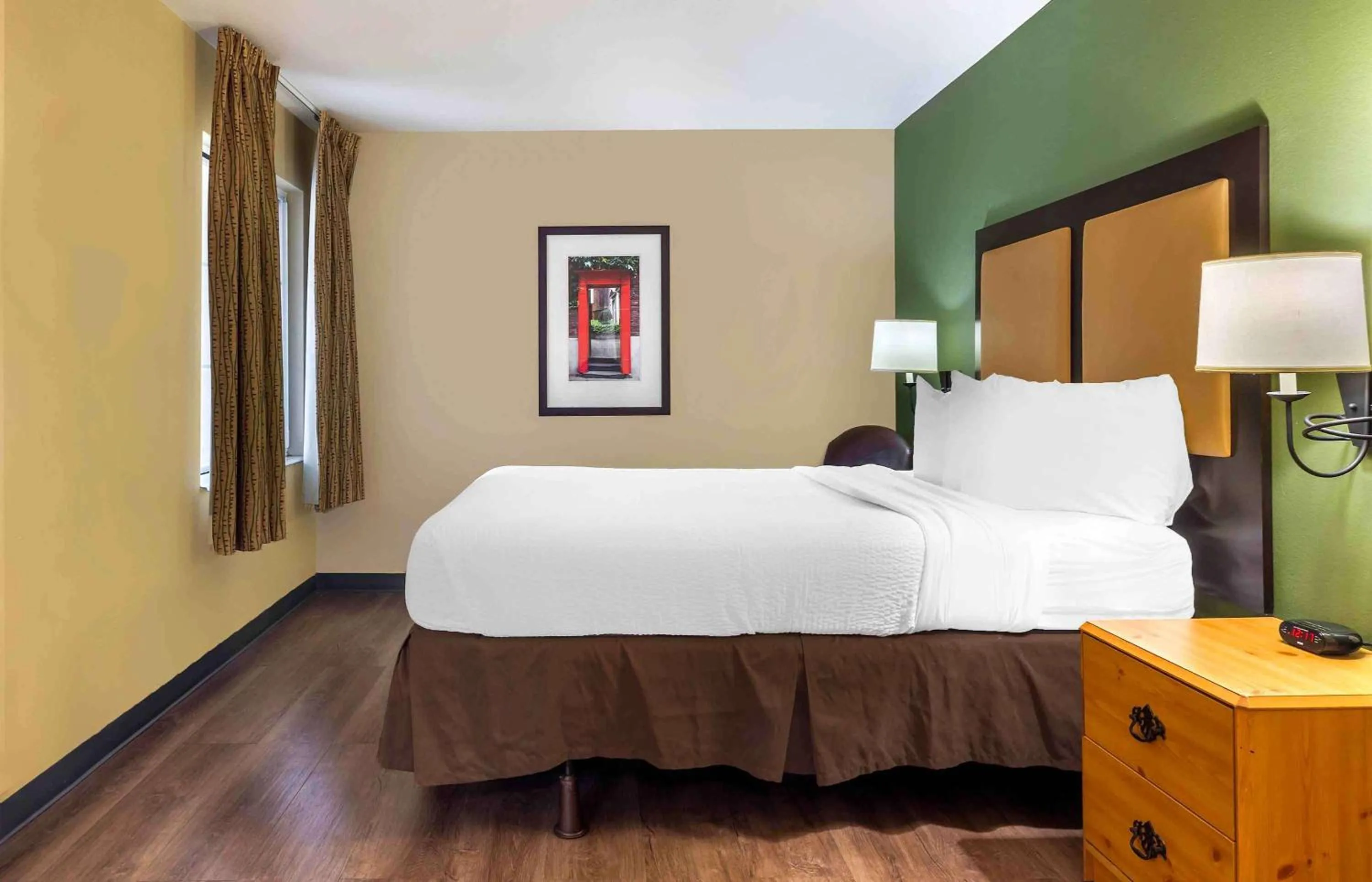 Bedroom, Bed in Extended Stay America Suites - Boston - Westborough - Computer Dr