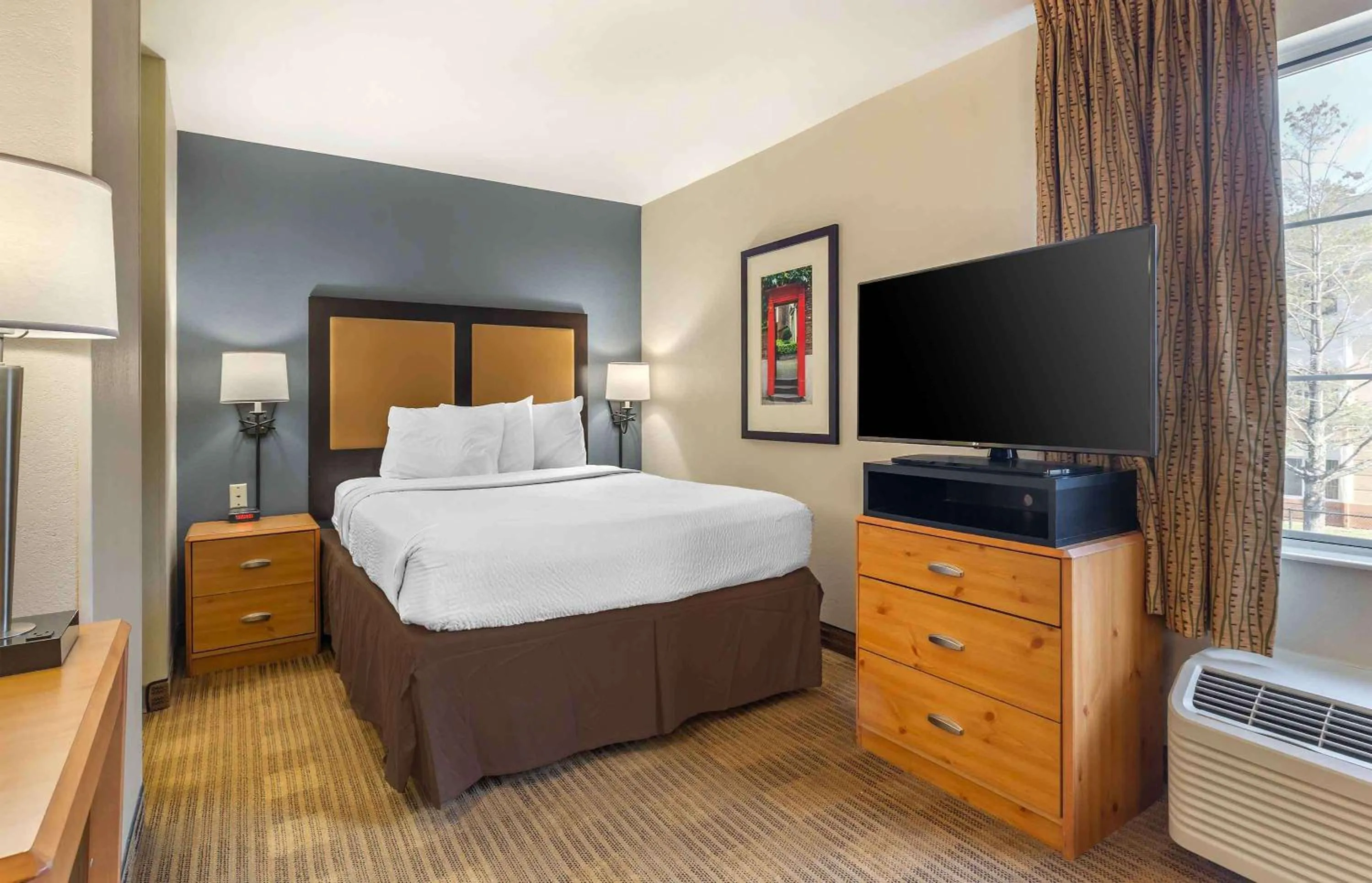 Bedroom, Bed in Extended Stay America Suites - Boston - Westborough - Computer Dr