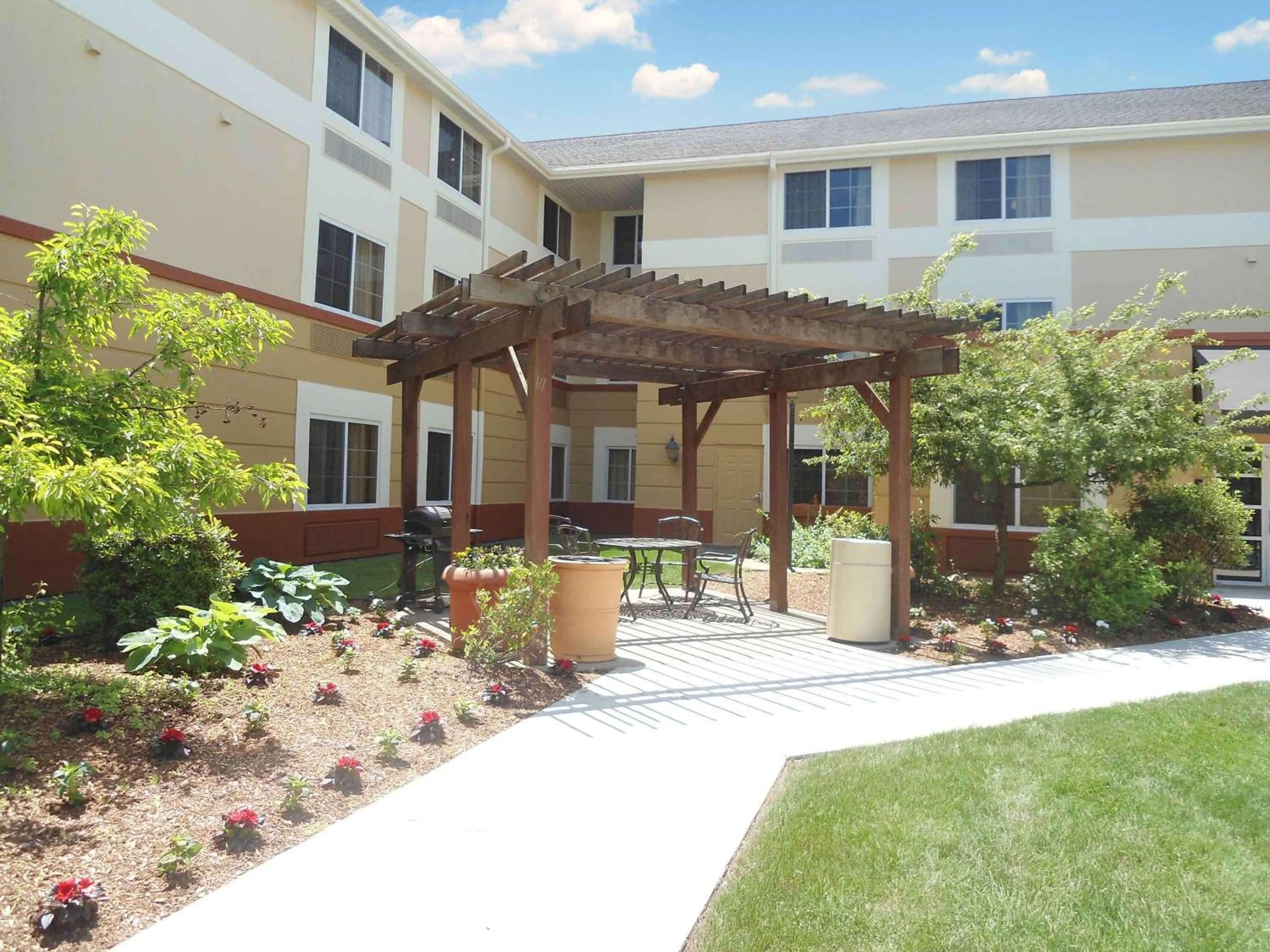 Property building in Extended Stay America Suites - Boston - Westborough - Computer Dr