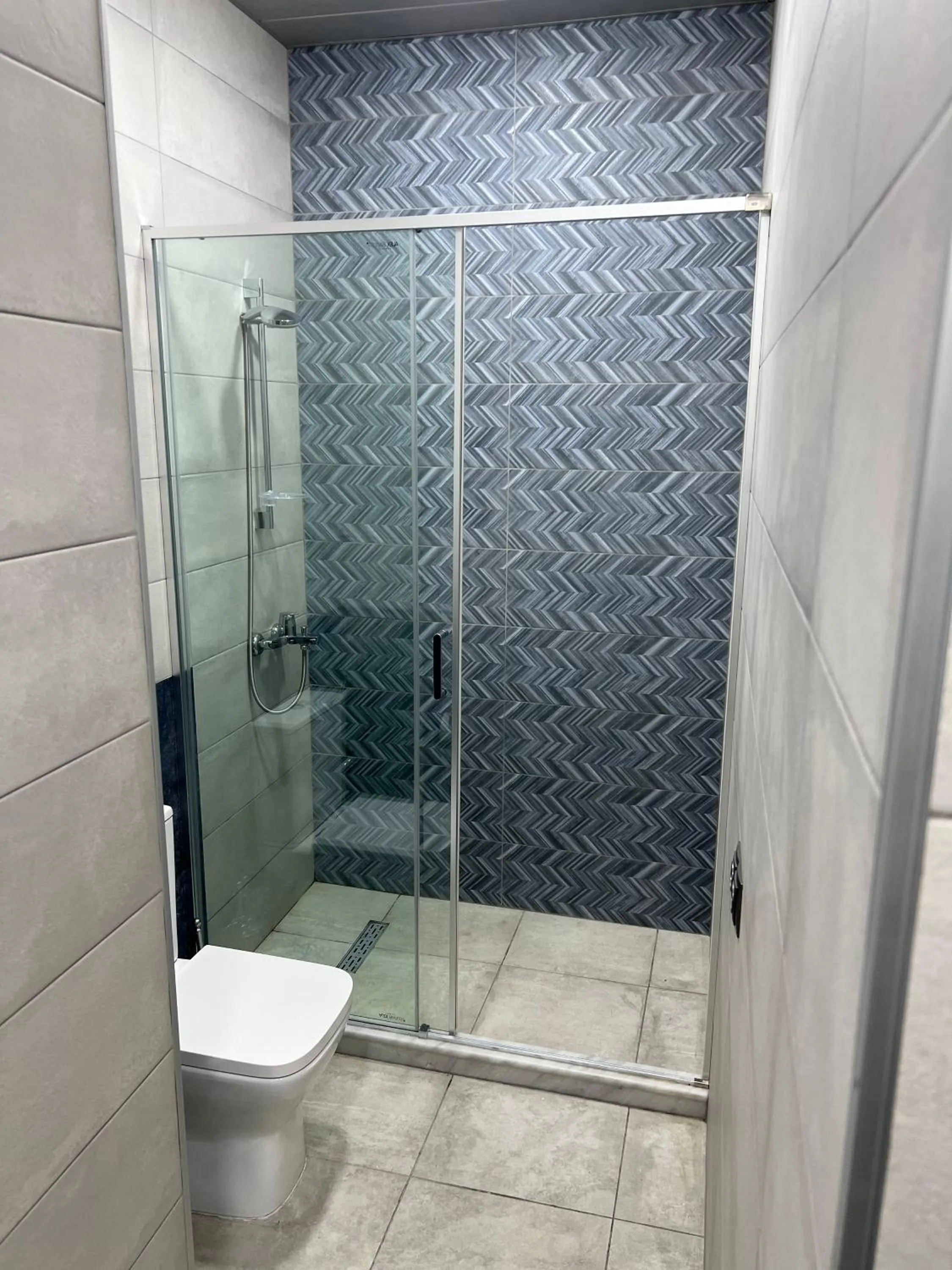 Shower in Hotel Livin