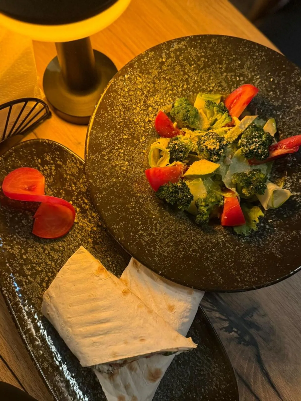 Restaurant/places to eat in Hotel Livin