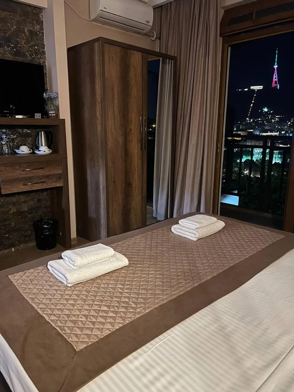 Bedroom, Bed in Hotel Livin